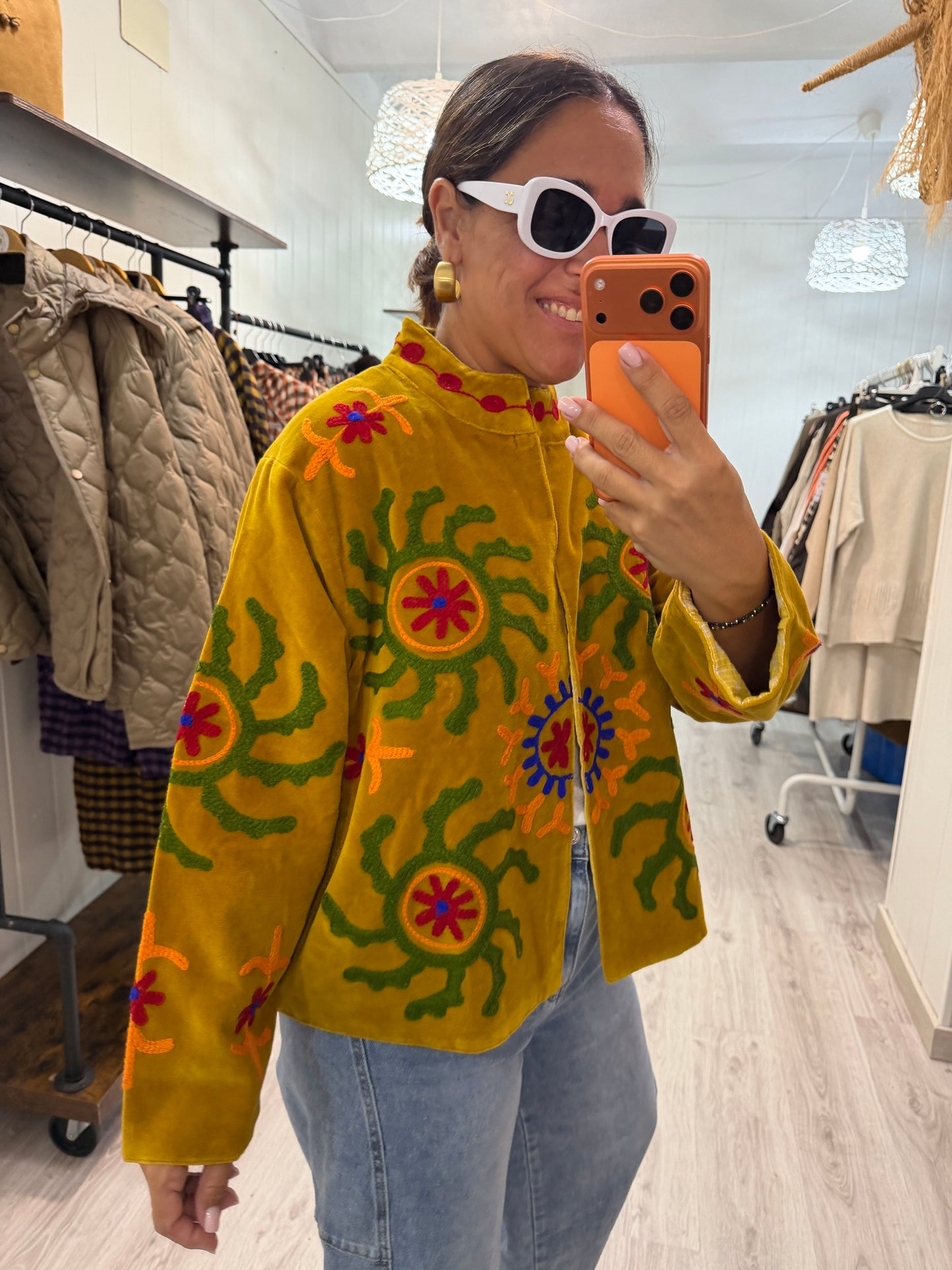 Chaqueta Suzani terciopelo mostaza soles