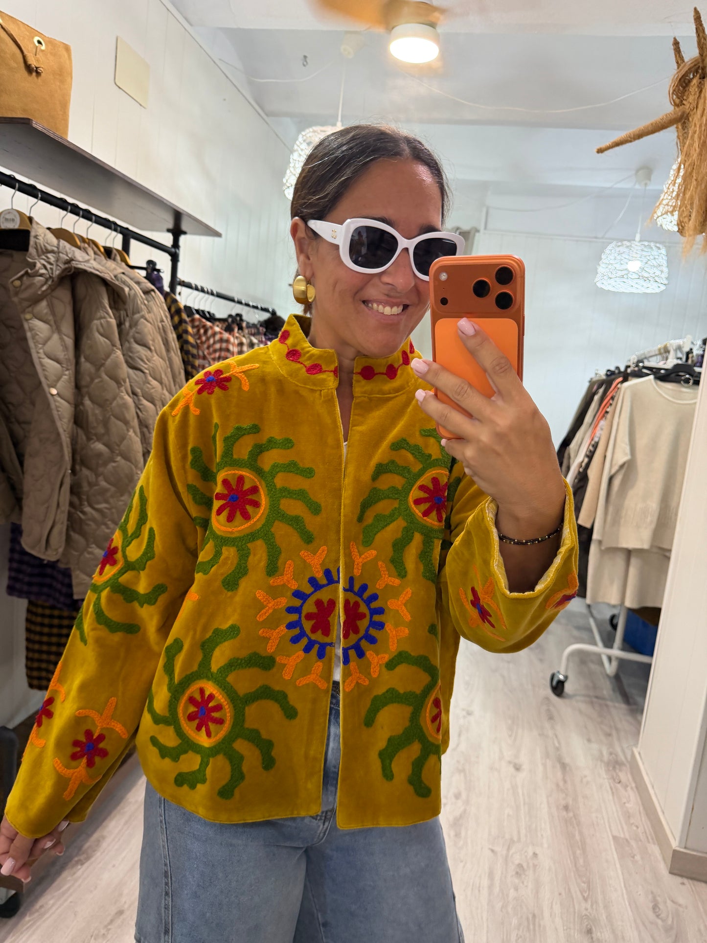 Chaqueta Suzani terciopelo mostaza soles