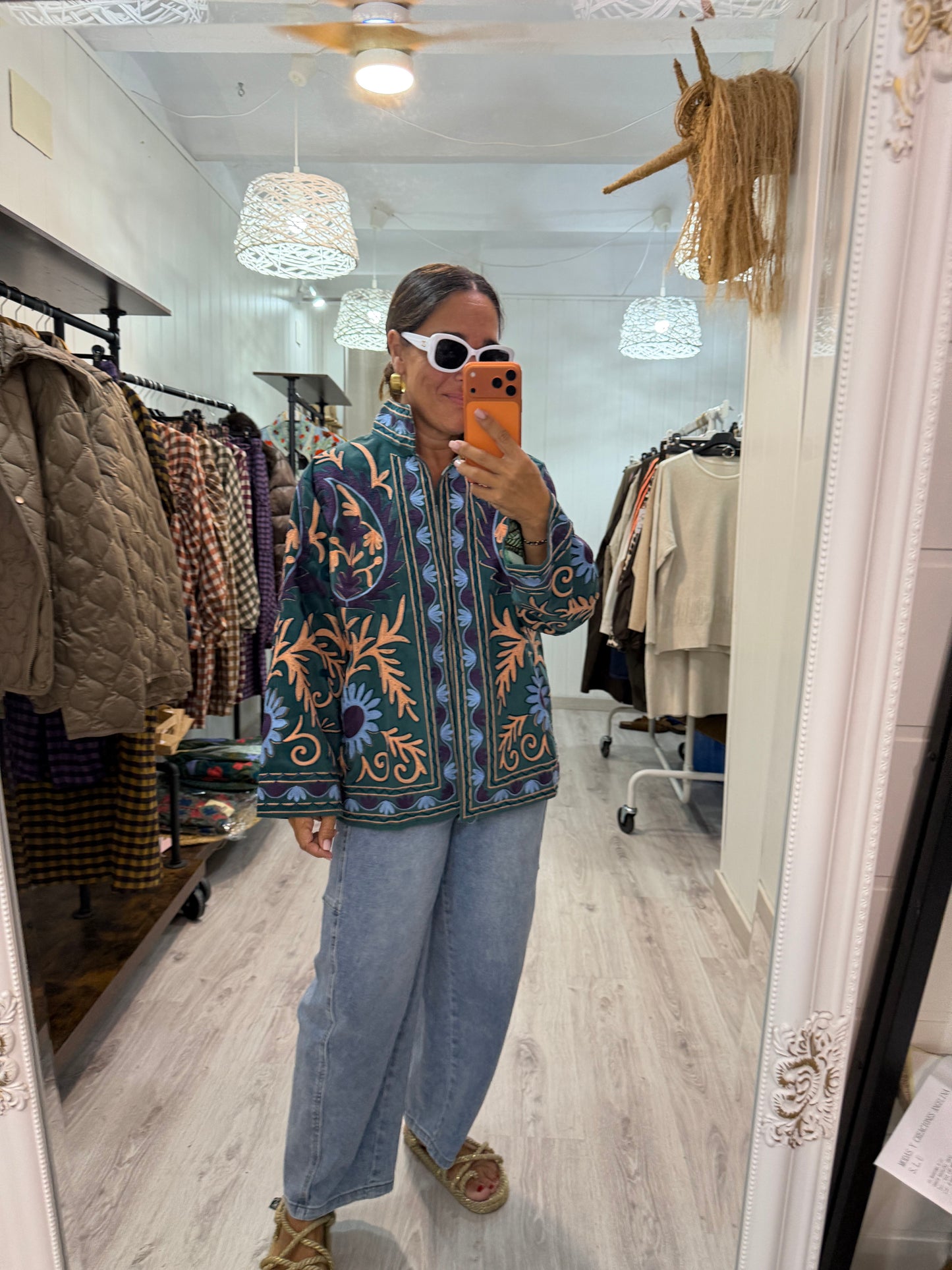 Chaqueta Suzani terciopelo petróleo, lila, salmón y celeste