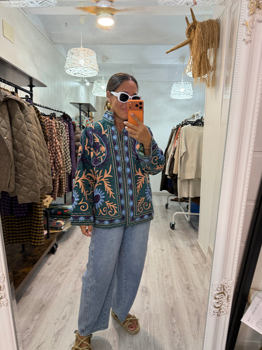 Chaqueta Suzani terciopelo petróleo, lila, salmón y celeste