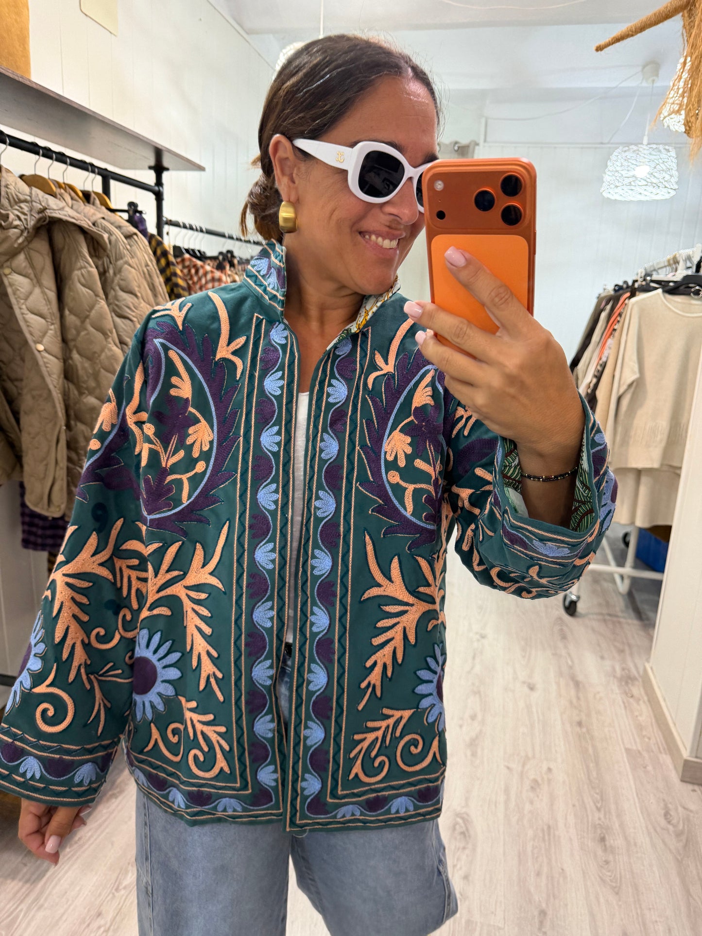 Chaqueta Suzani terciopelo petróleo, lila, salmón y celeste
