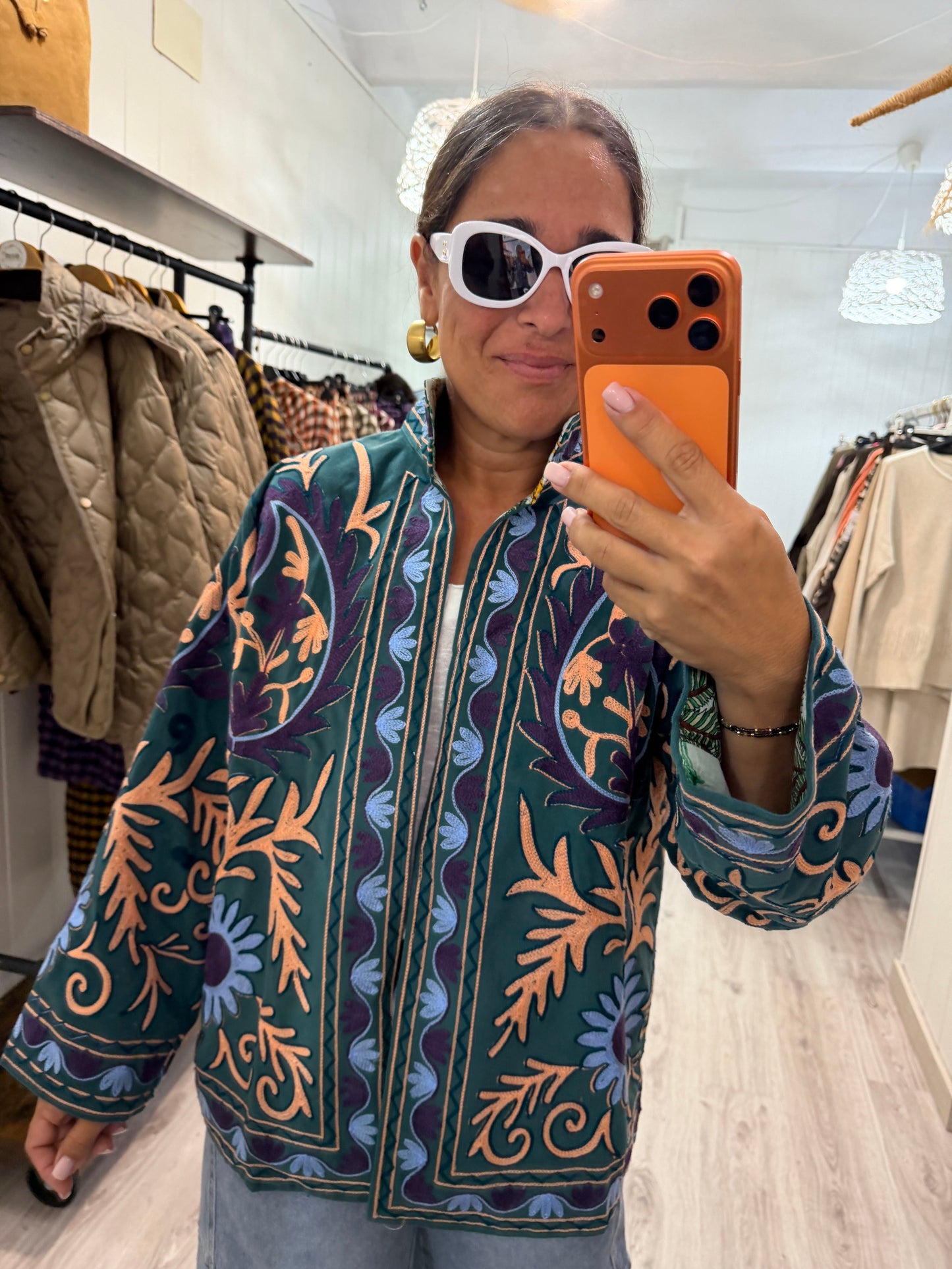 Chaqueta Suzani terciopelo petróleo, lila, salmón y celeste