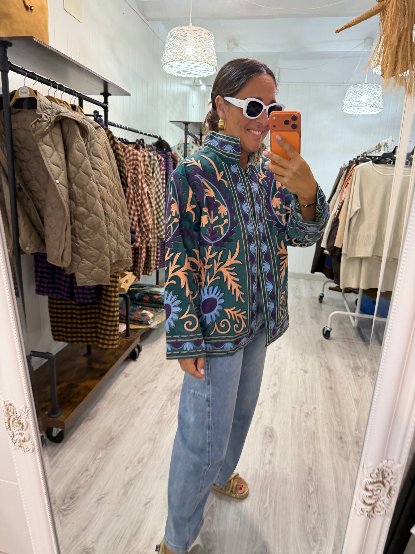 Chaqueta Suzani terciopelo petróleo, lila, salmón y celeste