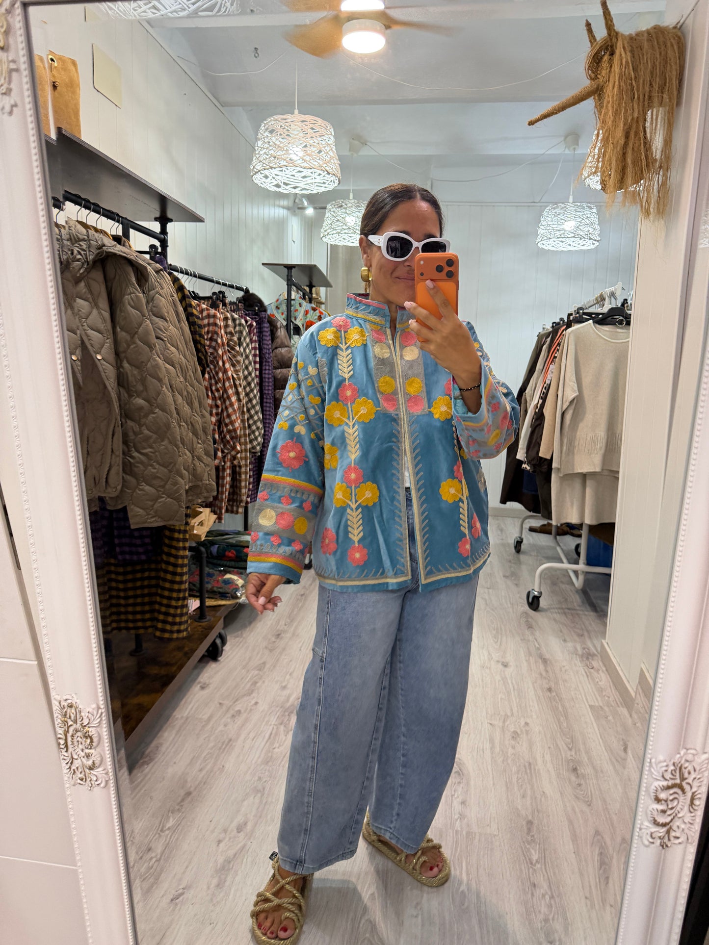 Chaqueta Suzani terciopelo azul cielo, rosa y mostaza