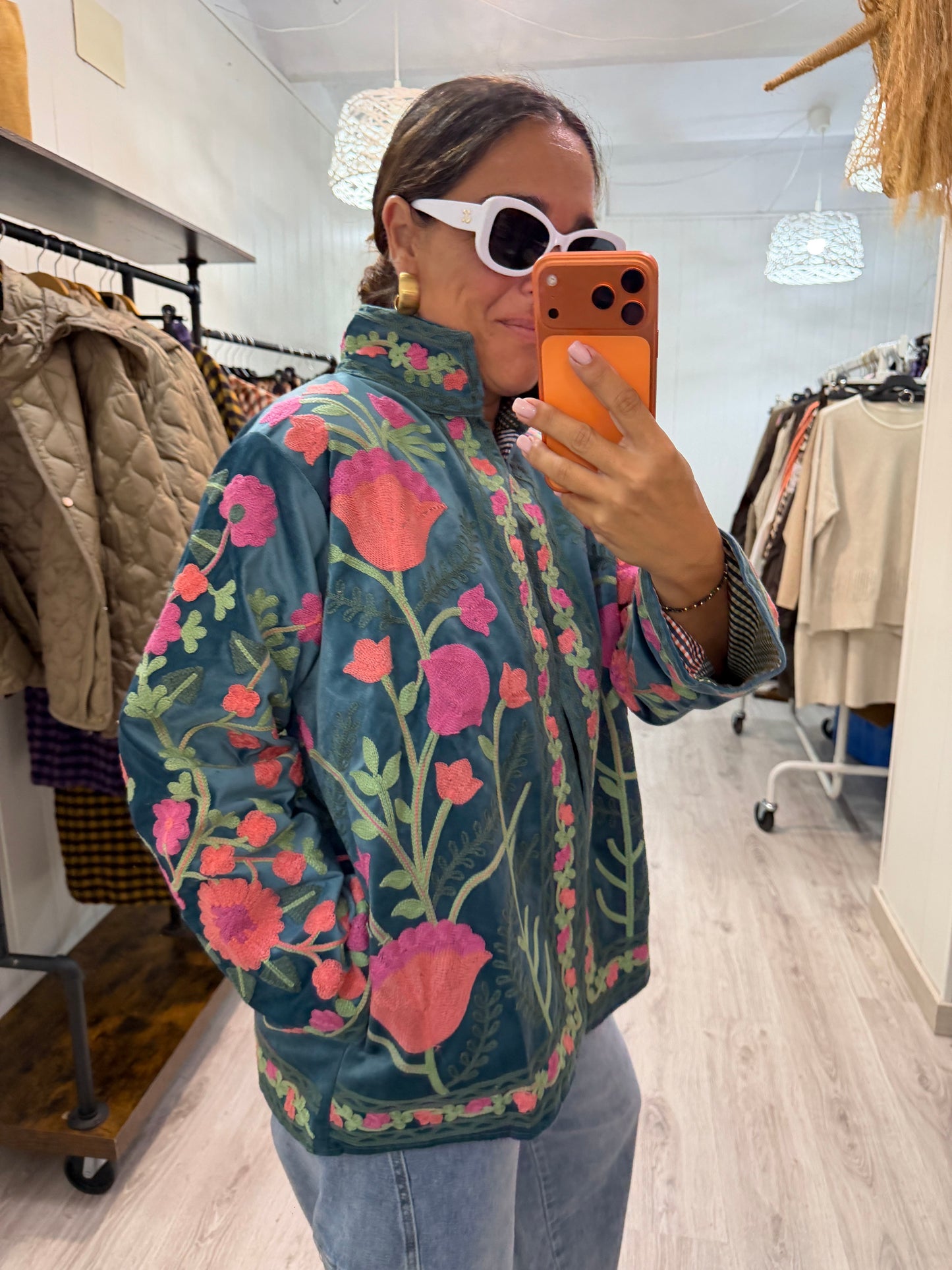 Chaqueta Suzani terciopelo mint, fucsia, verde y salmón