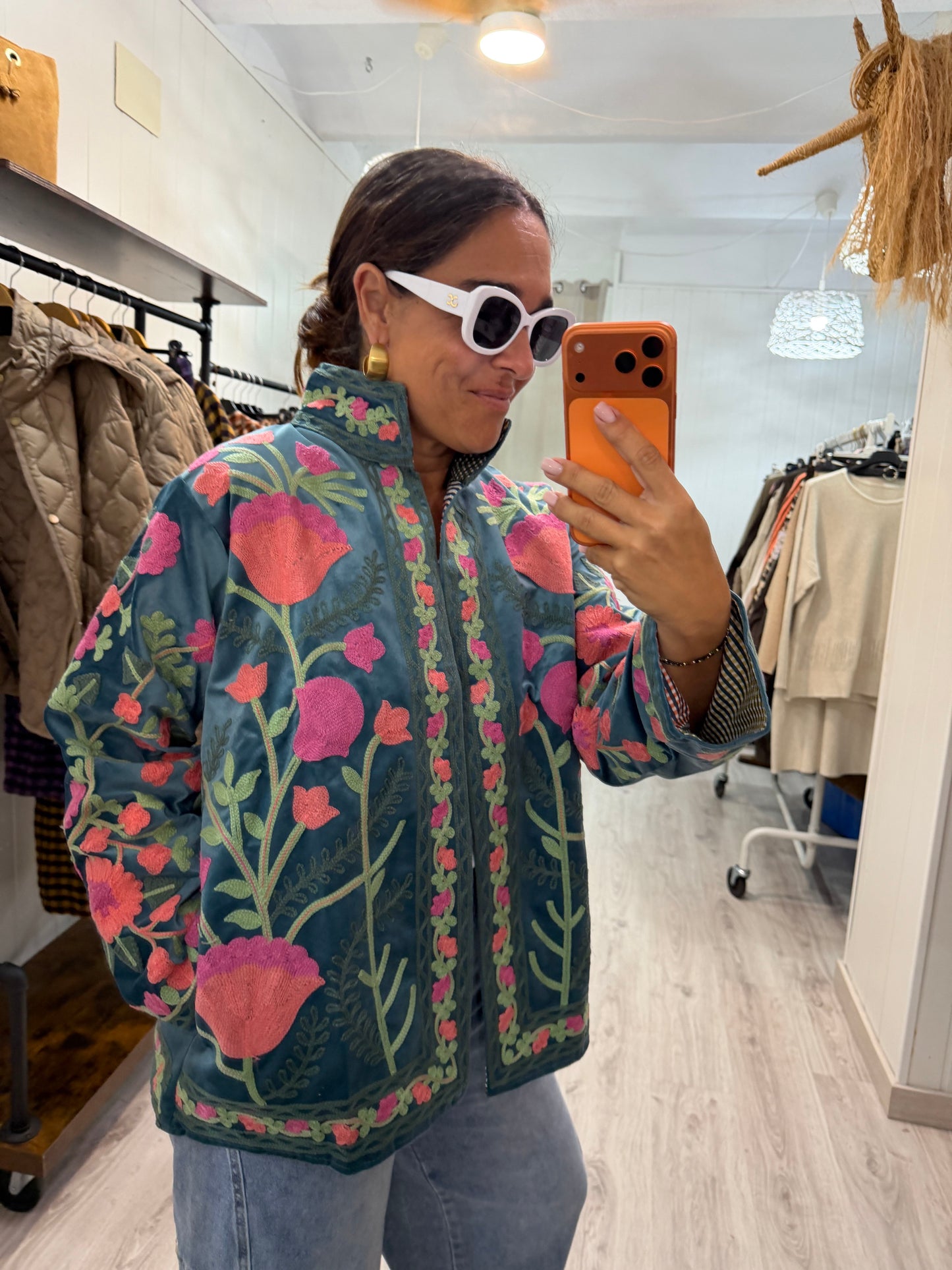 Chaqueta Suzani terciopelo mint, fucsia, verde y salmón
