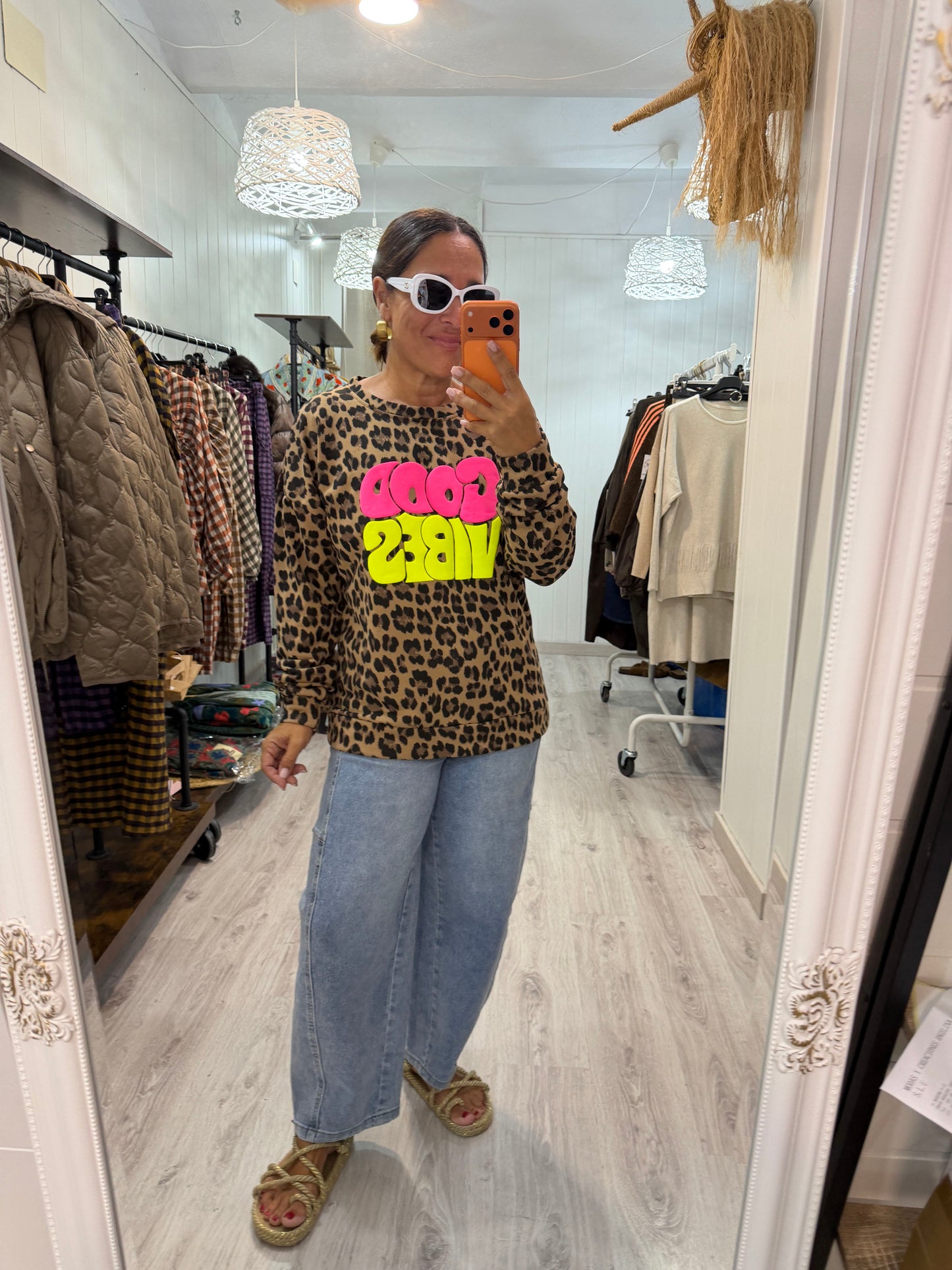 Sudadera Animal Good Vibes camel