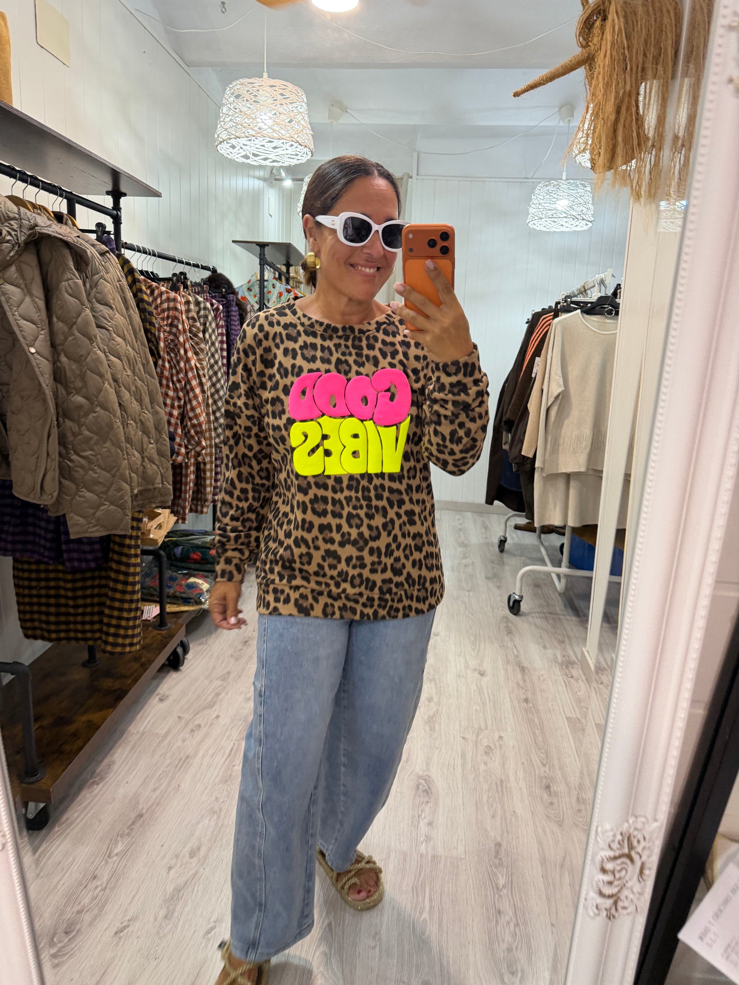 Sudadera Animal Good Vibes camel