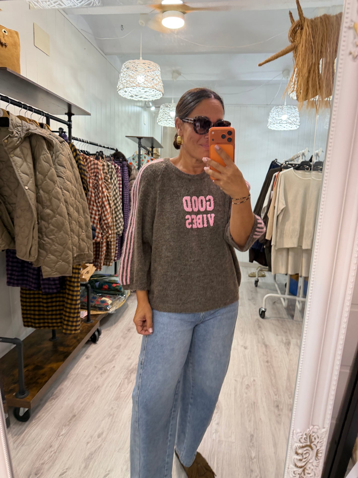 Jersei Good Vibes chocolate y rosa
