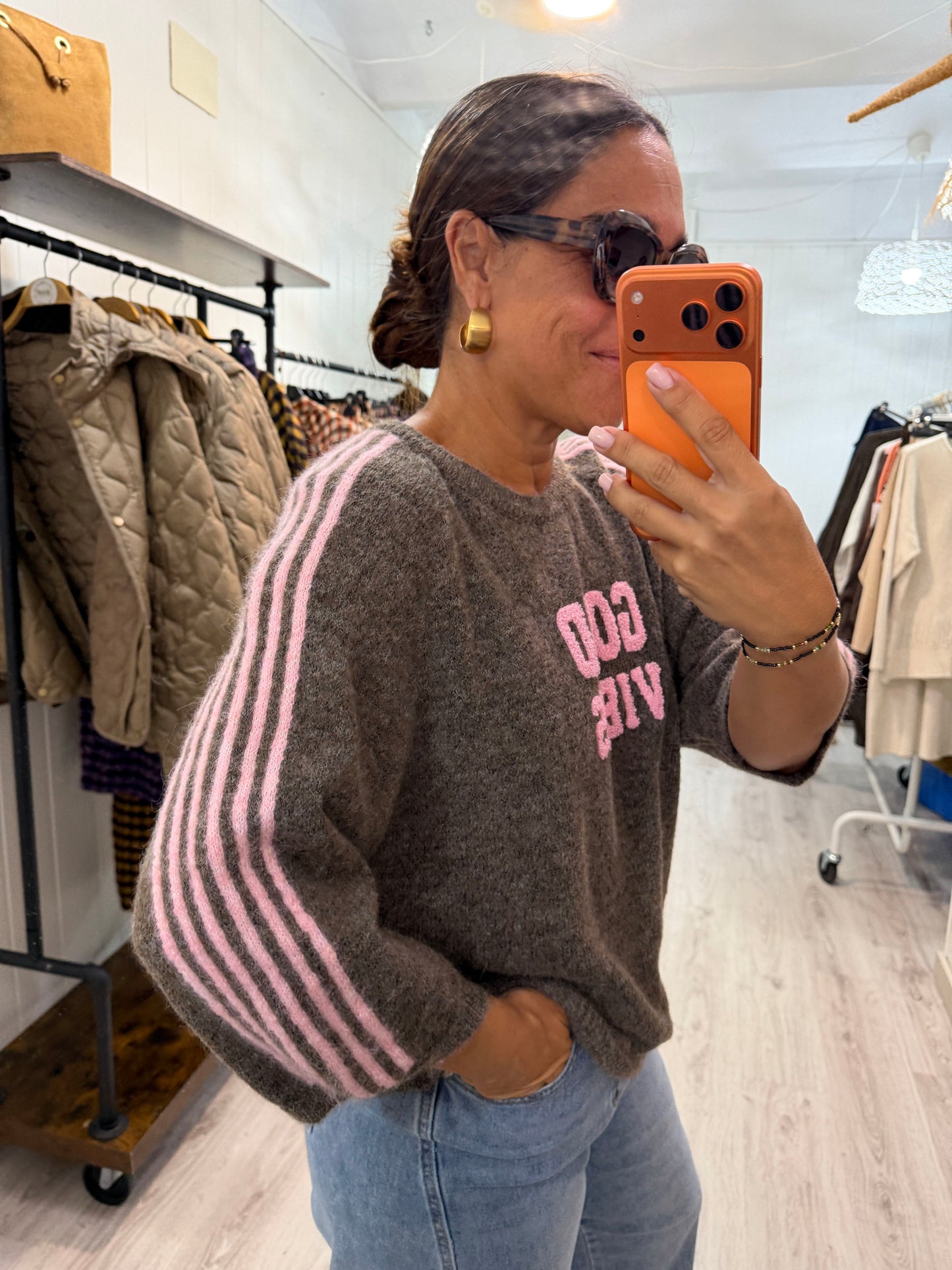 Jersei Good Vibes chocolate y rosa
