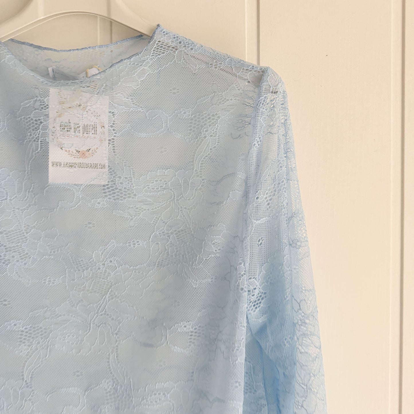 Camiseta Blonda azul cielo