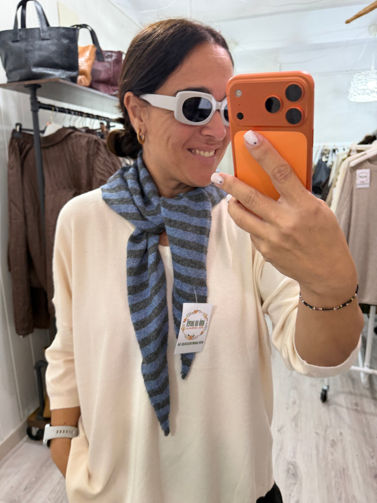 Bandana Donosti punto suave gris y jeans