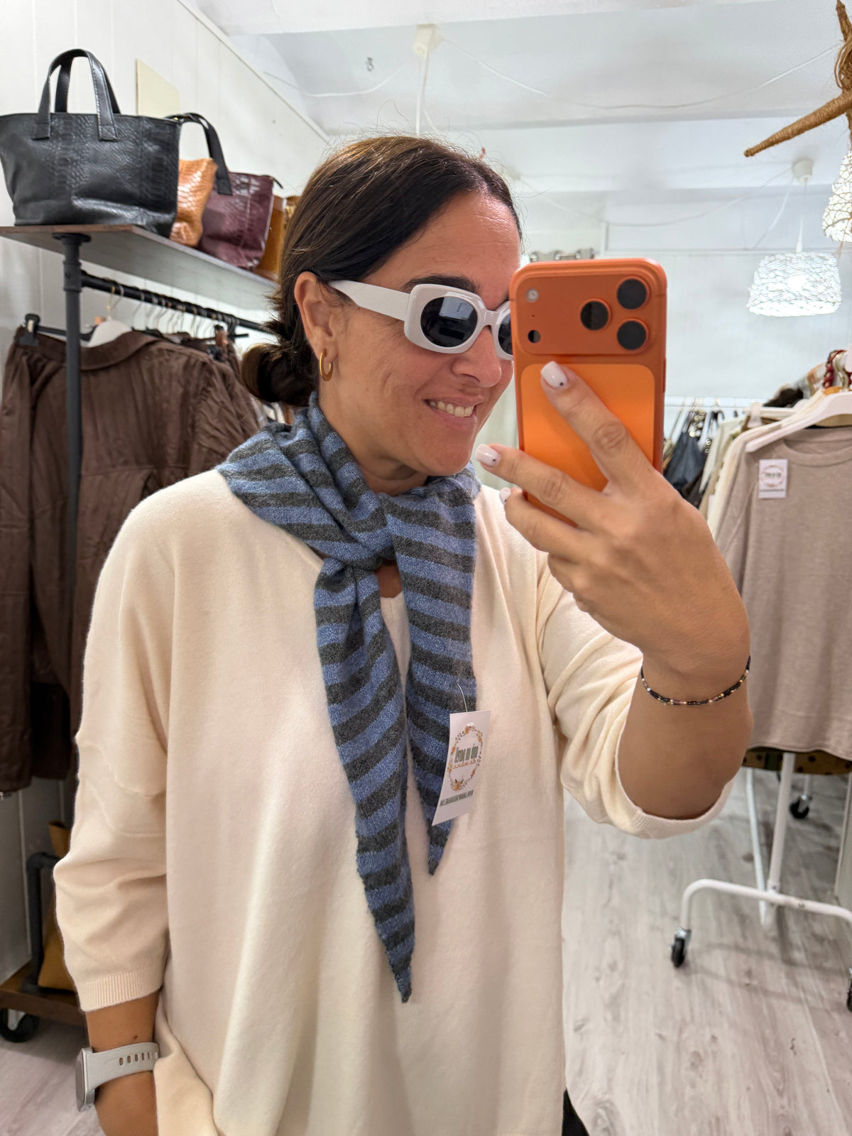 Bandana Donosti punto suave gris y jeans