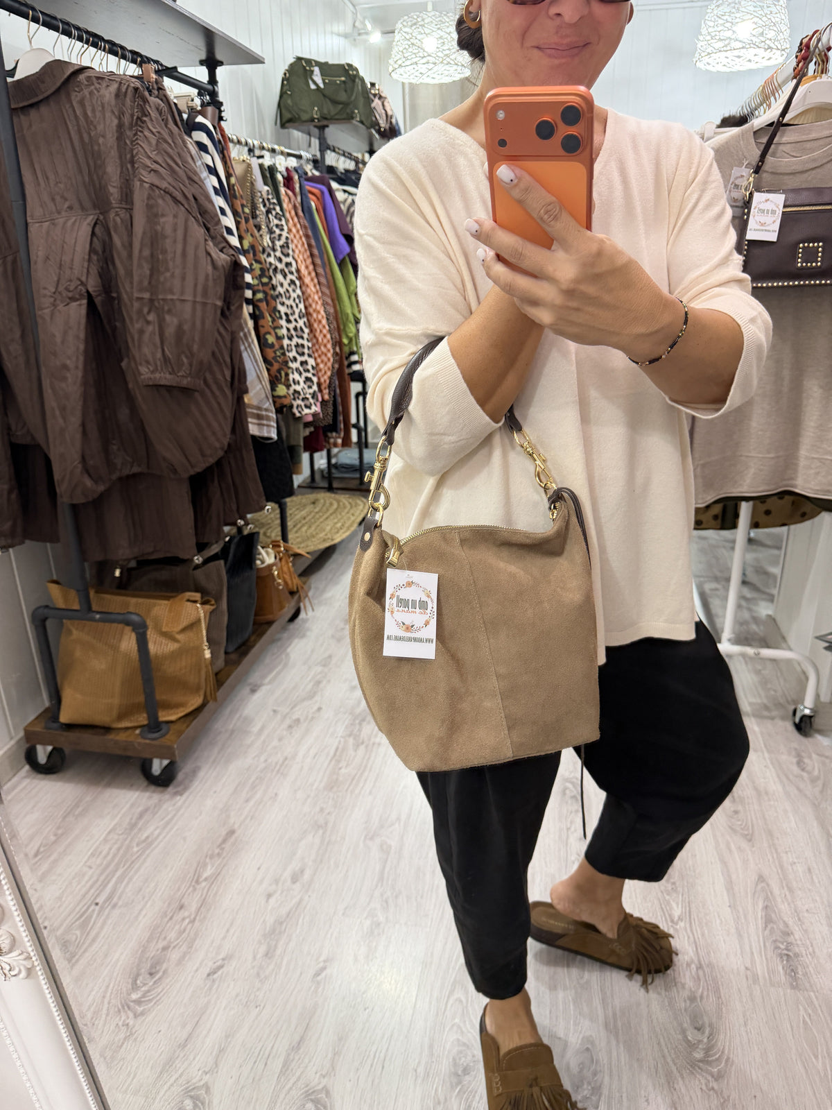 Bolso Fleco cuero y ante beige · incluye asa bandolera