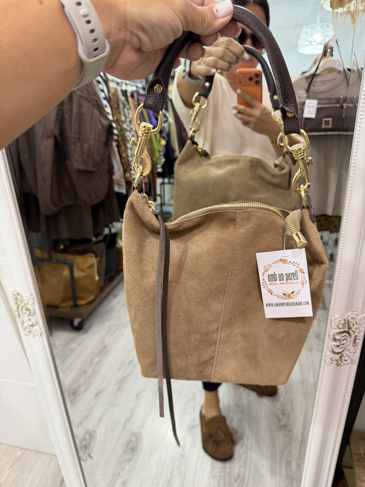 Bolso Fleco cuero y ante beige · incluye asa bandolera