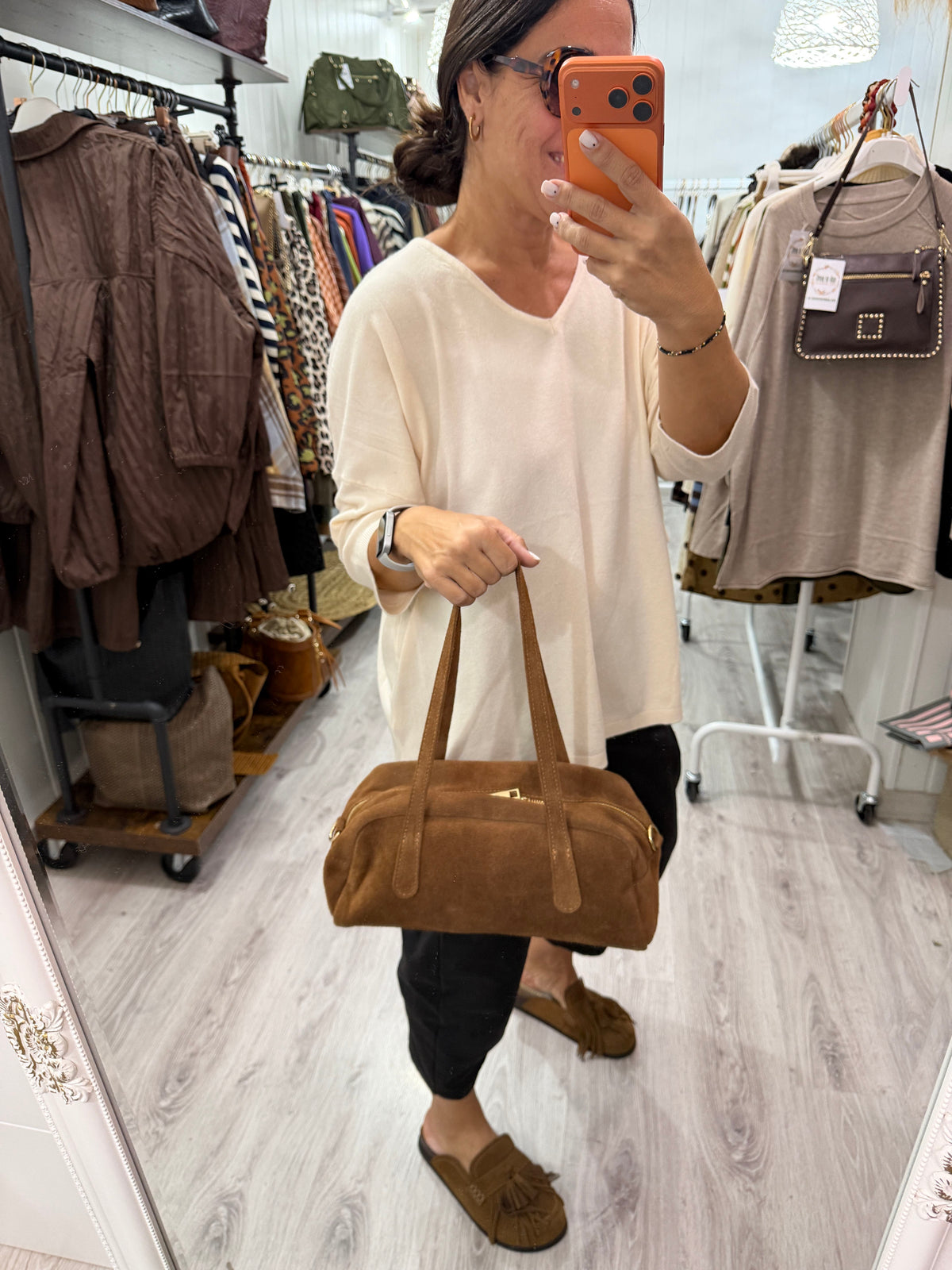 Bolso Baguette camel · Incluye asa bandolera