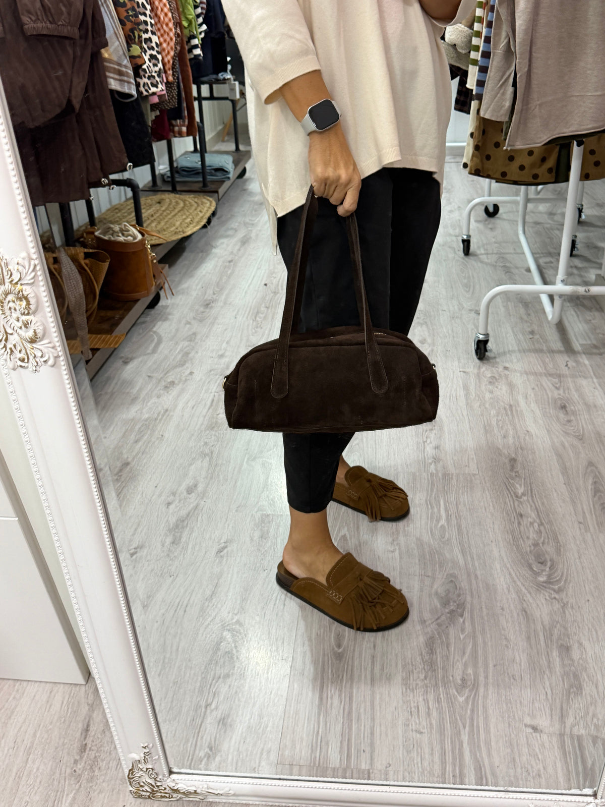 Bolso Baguette chocolate · Incluye asa bandolera
