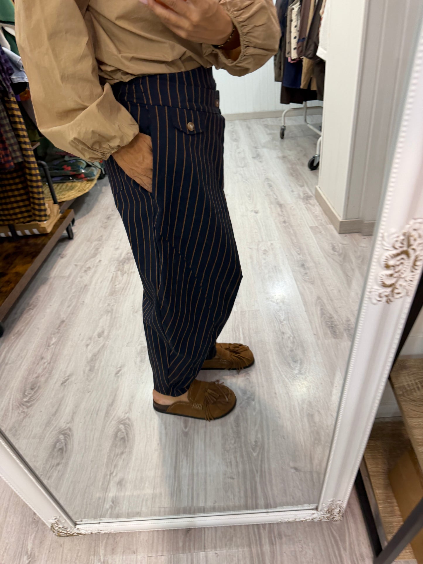 Pantalón Kukoi rayas marino y camel