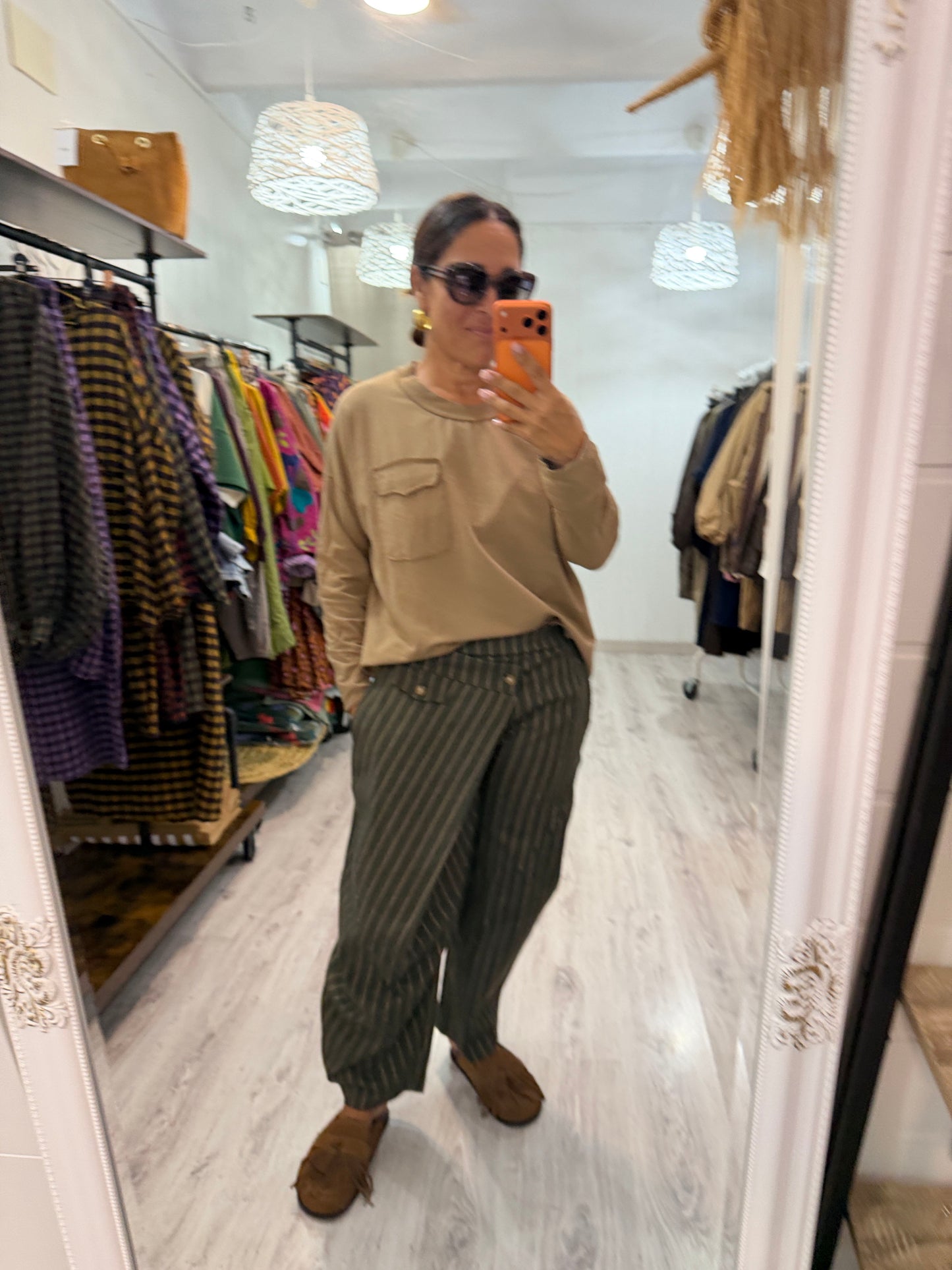 Pantalón Kukoi rayas kaki y camel