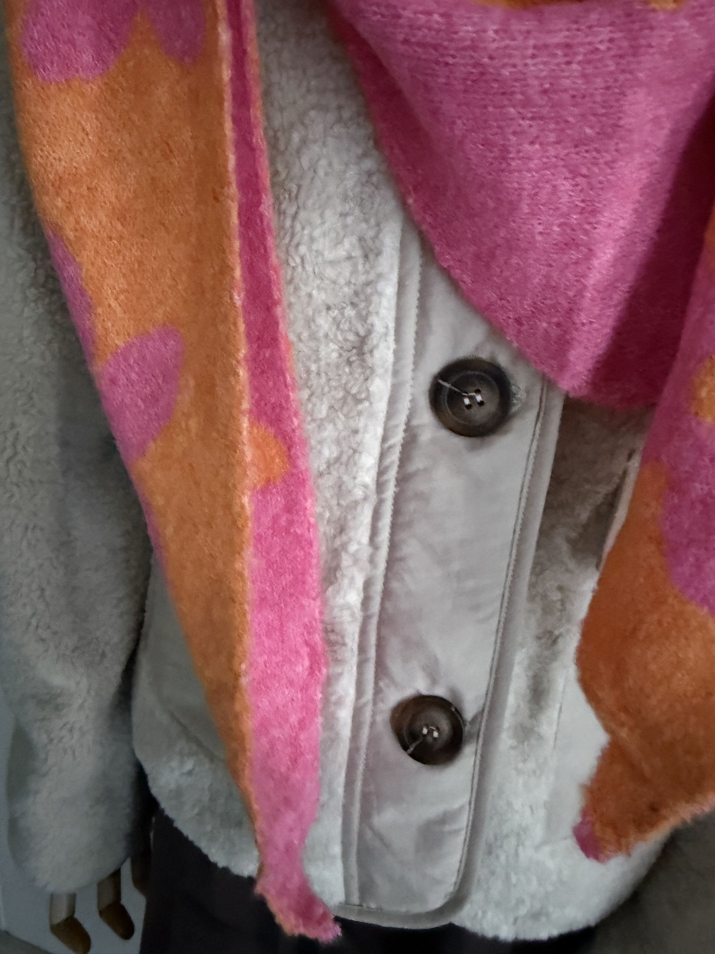 Bufanda bandana triangular flor naranja y fucsia