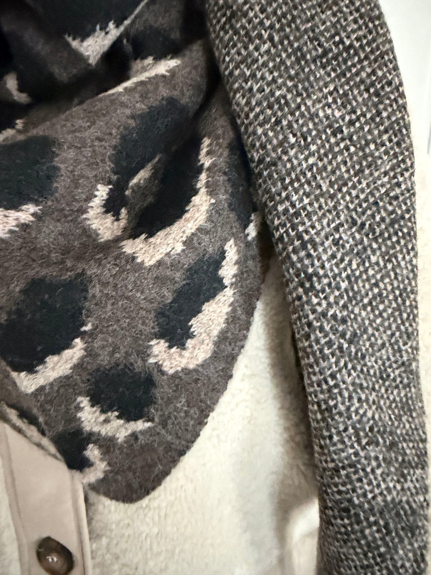 Bufanda bandana triangular animal print taupe