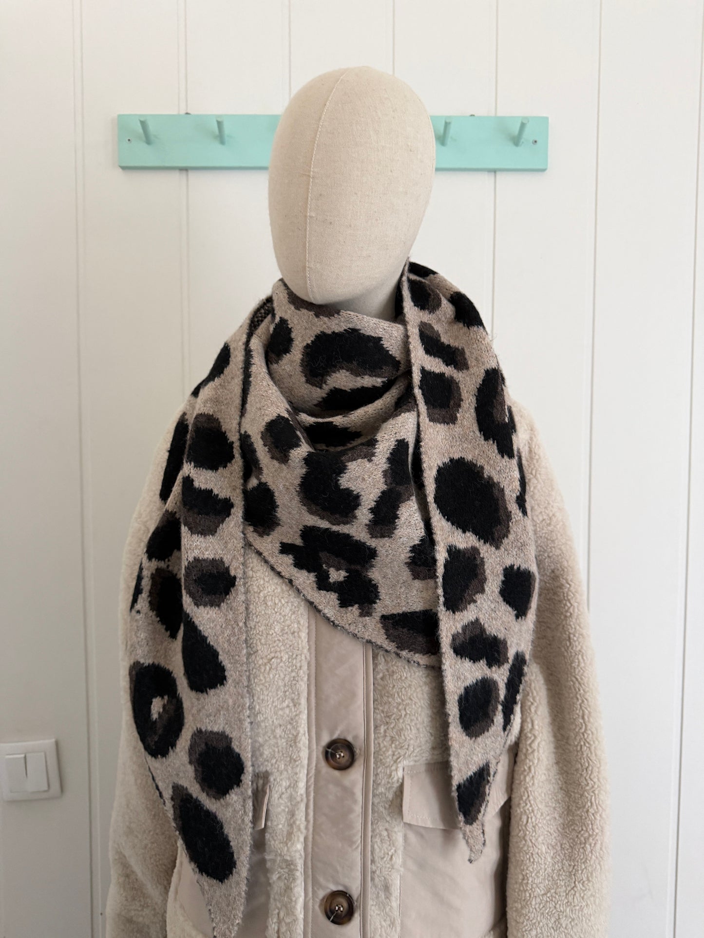 Bufanda bandana triangular animal print beige