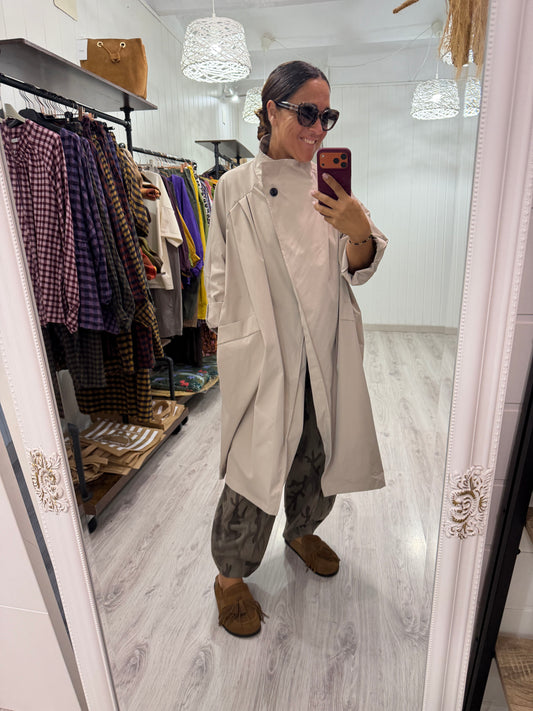 Gabardina Kokoro oversize beige