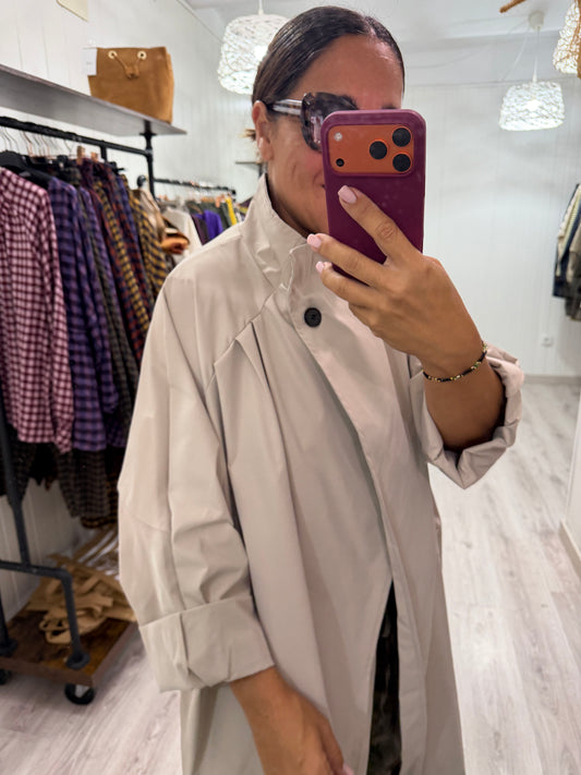 Gabardina Kokoro oversize beige