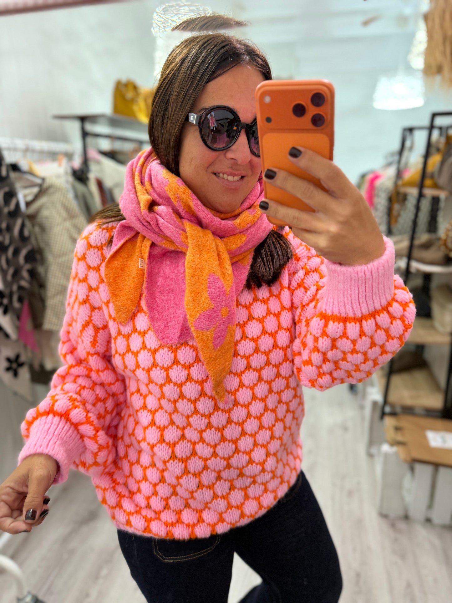 Bufanda bandana triangular flor naranja y fucsia