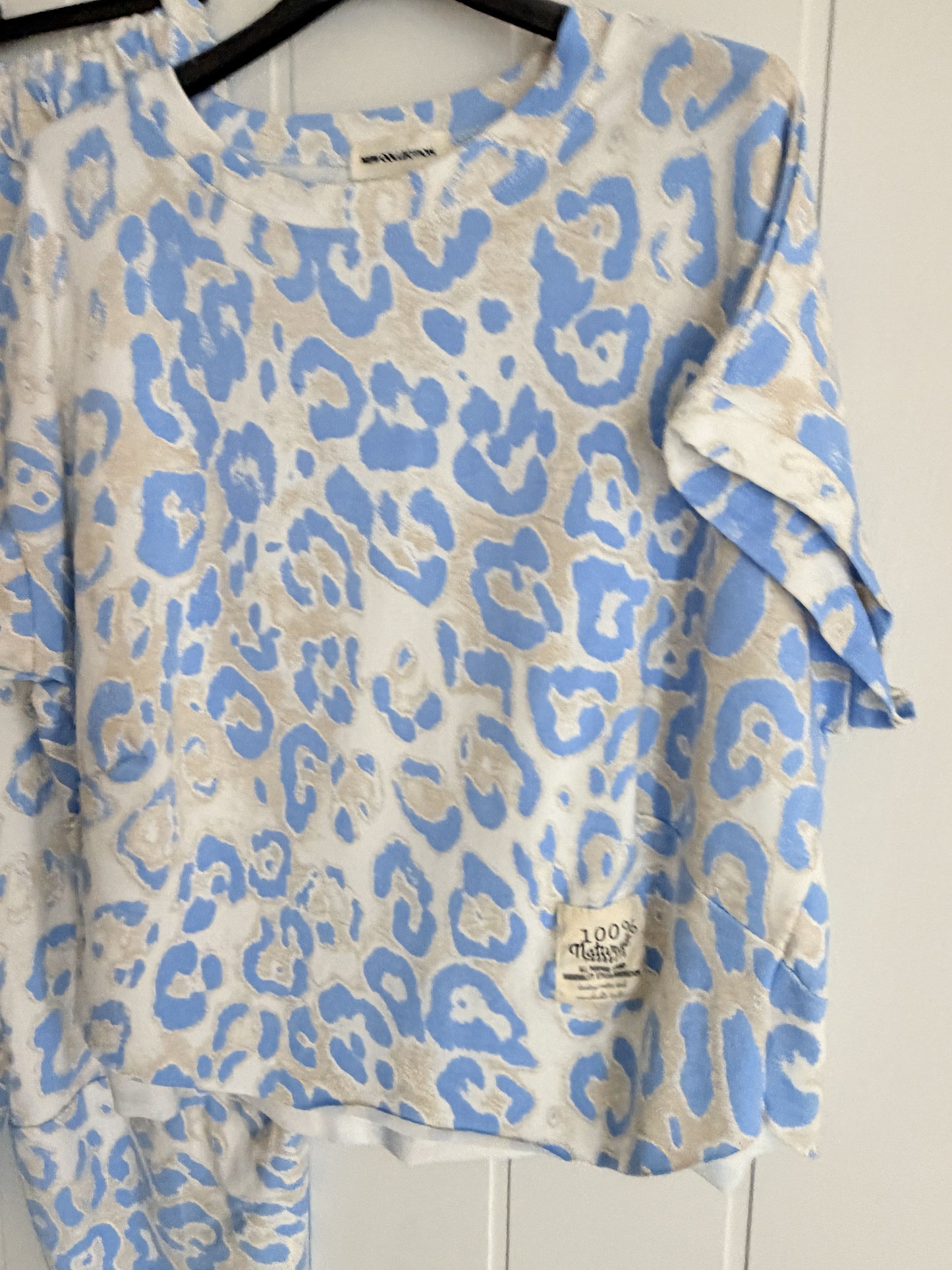 Conjunto Jogger animal print azul cielo