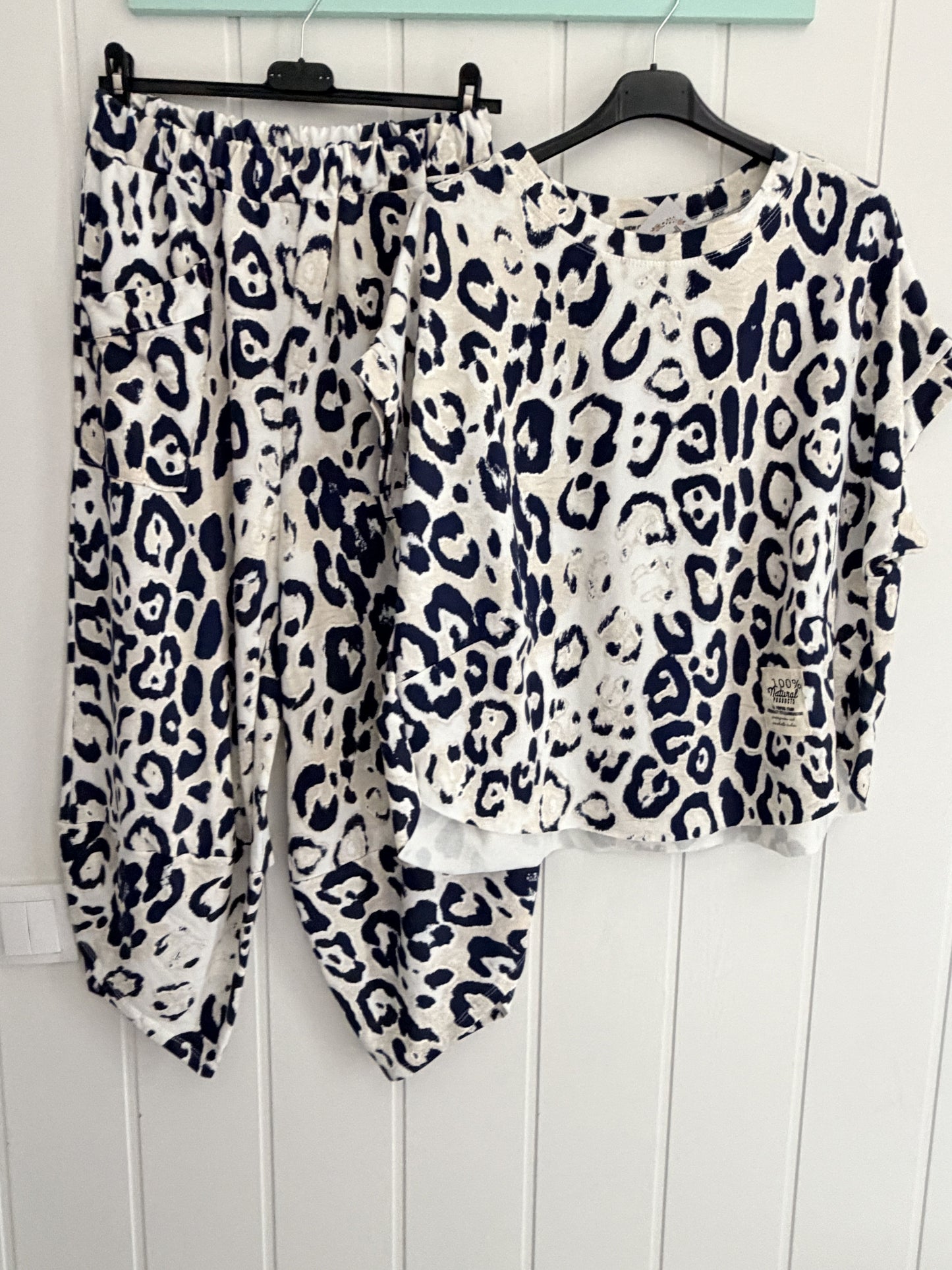 Conjunto Jogger animal print azul marino