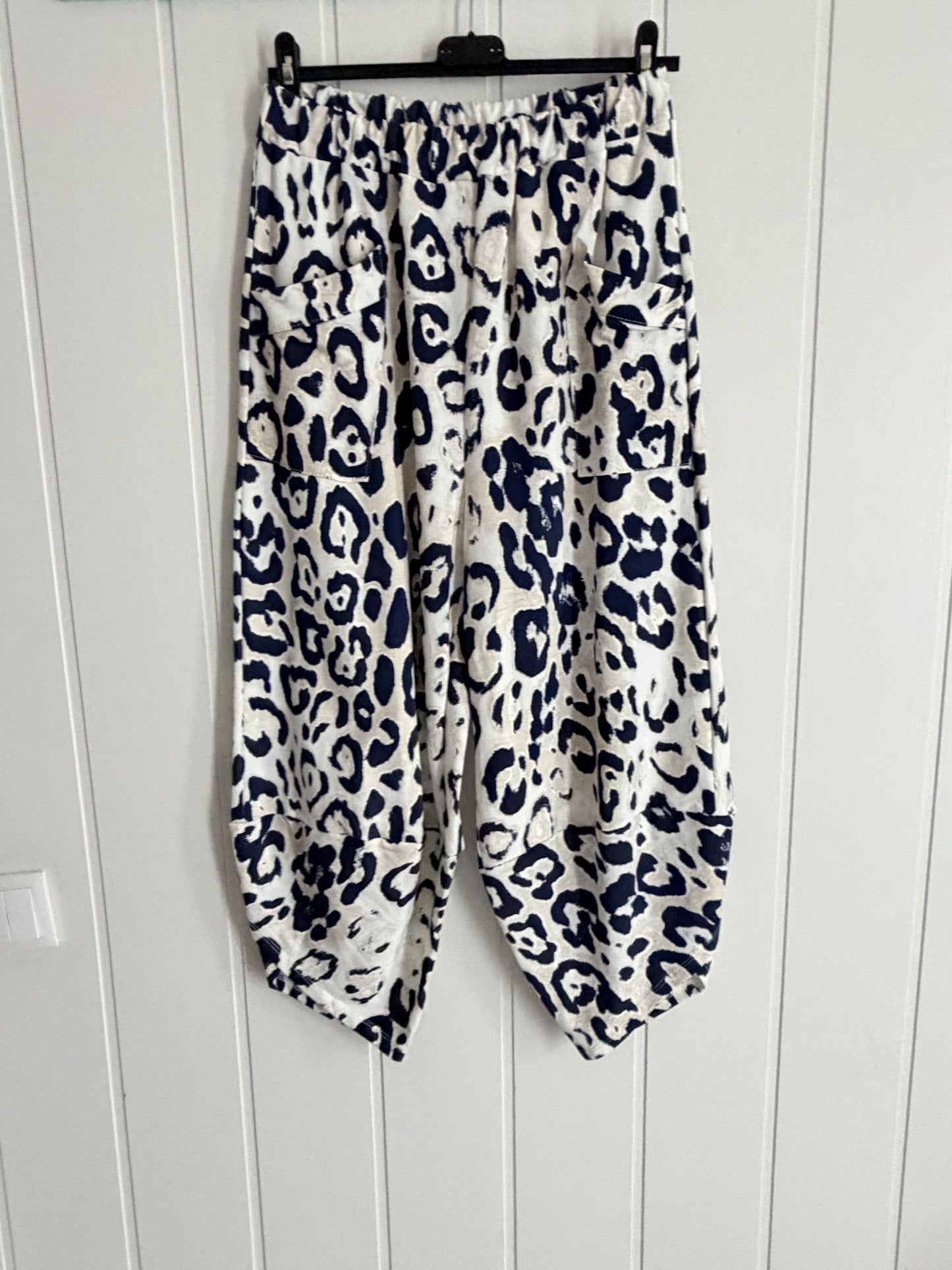 Conjunto Jogger animal print azul marino