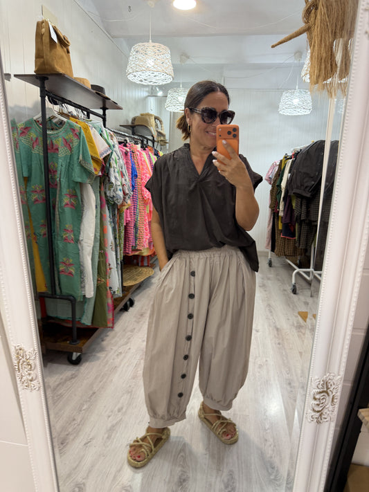 Pantalón Heiko botones beige