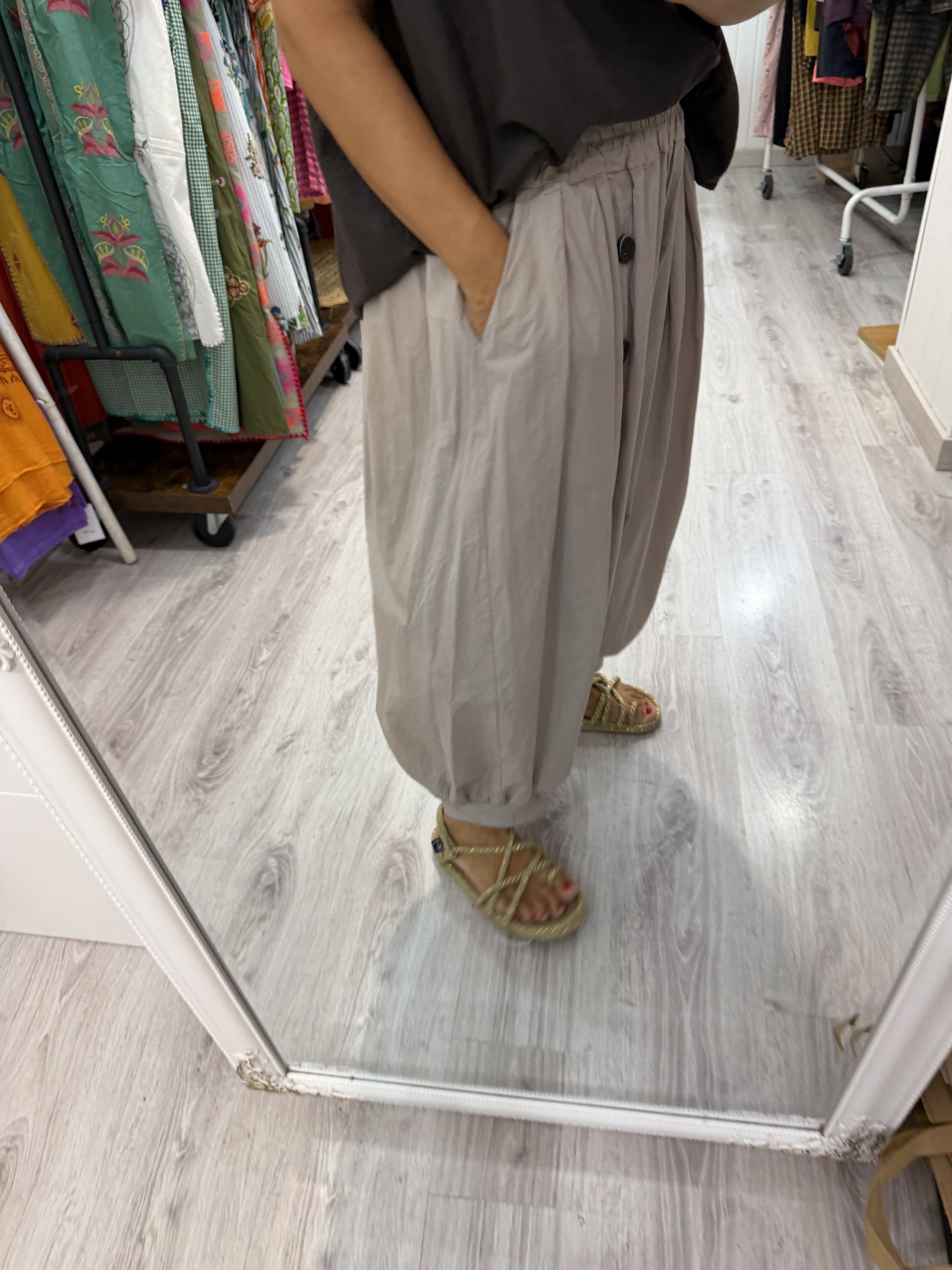 Pantalón Heiko botones beige