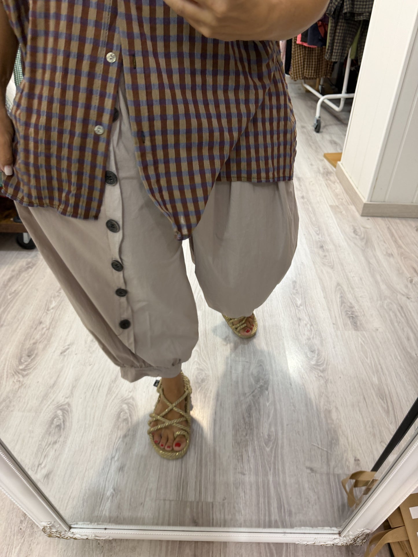 Pantalón Heiko botones beige