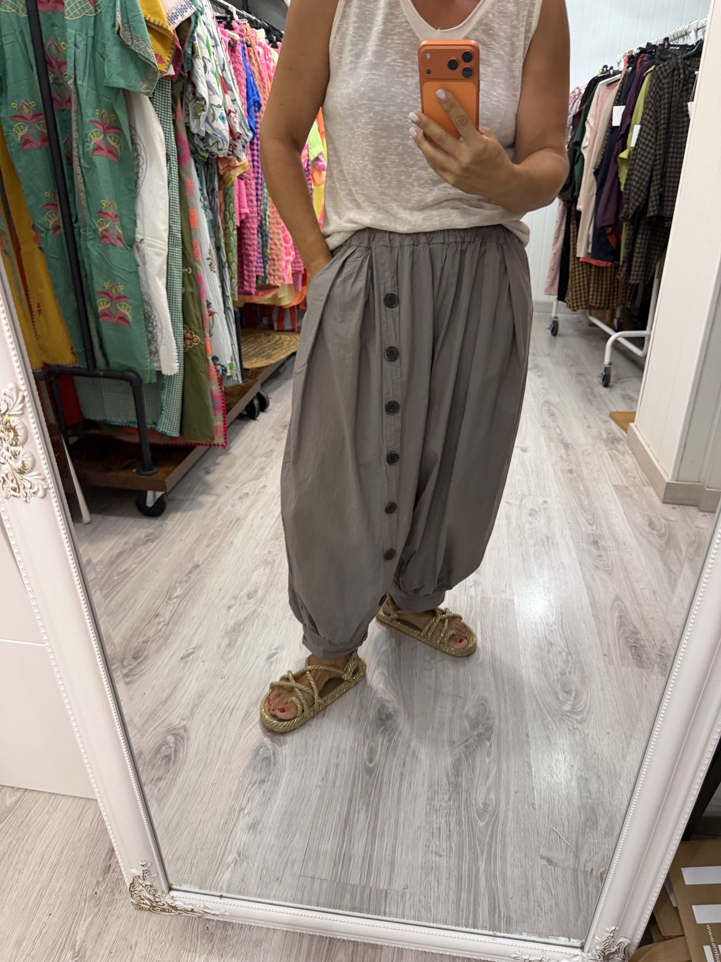 Pantalón Heiko botones taupe