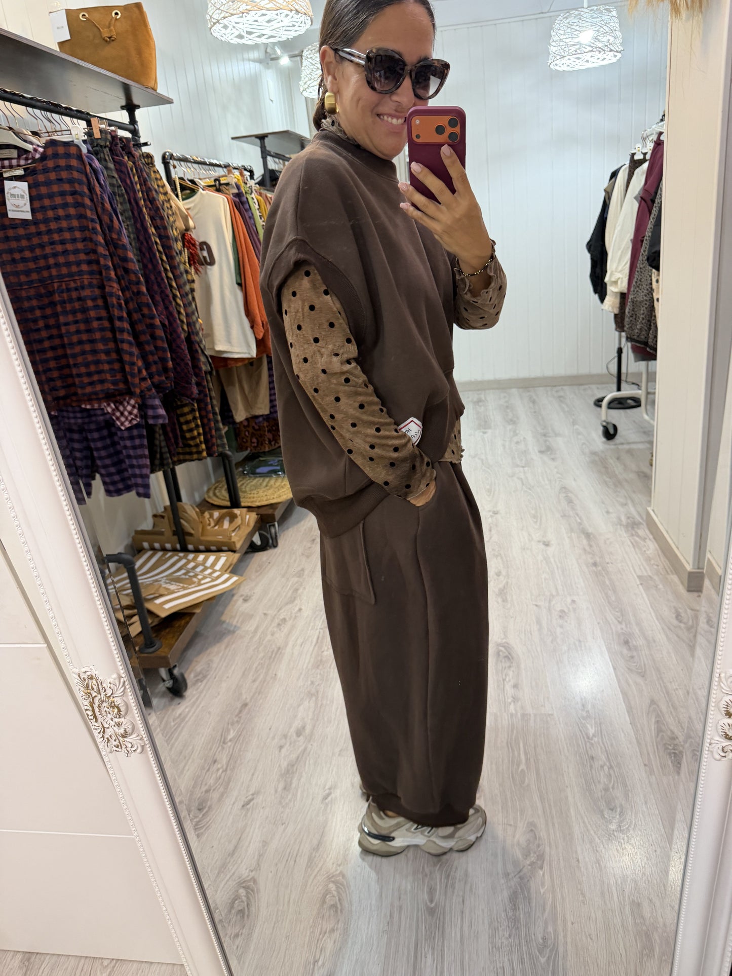 Conjunto Mei oversize chocolate