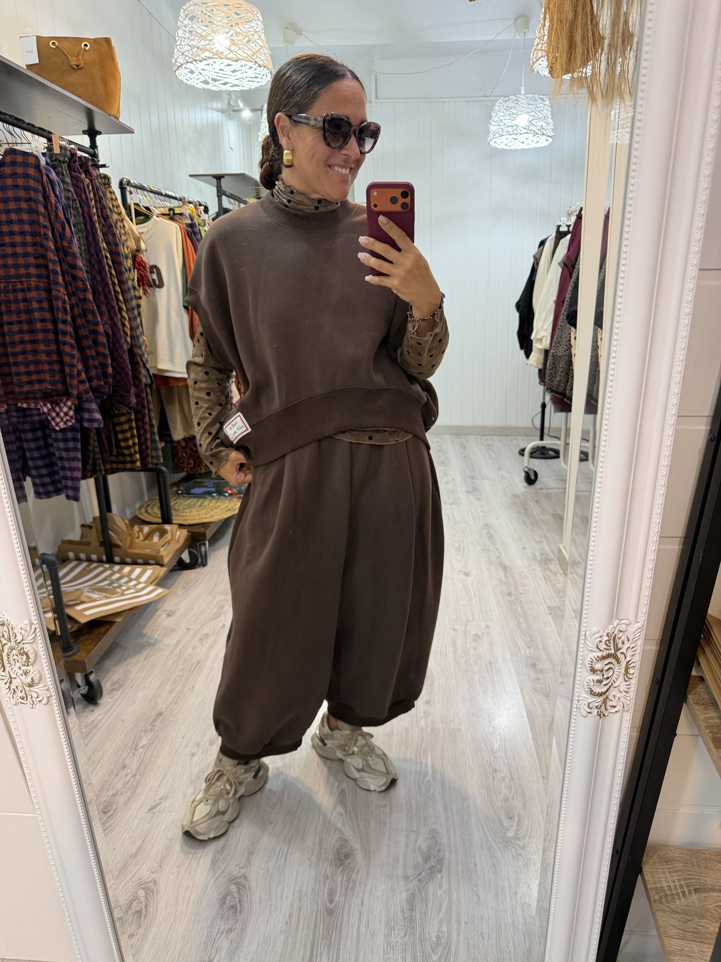 Conjunto Mei oversize chocolate