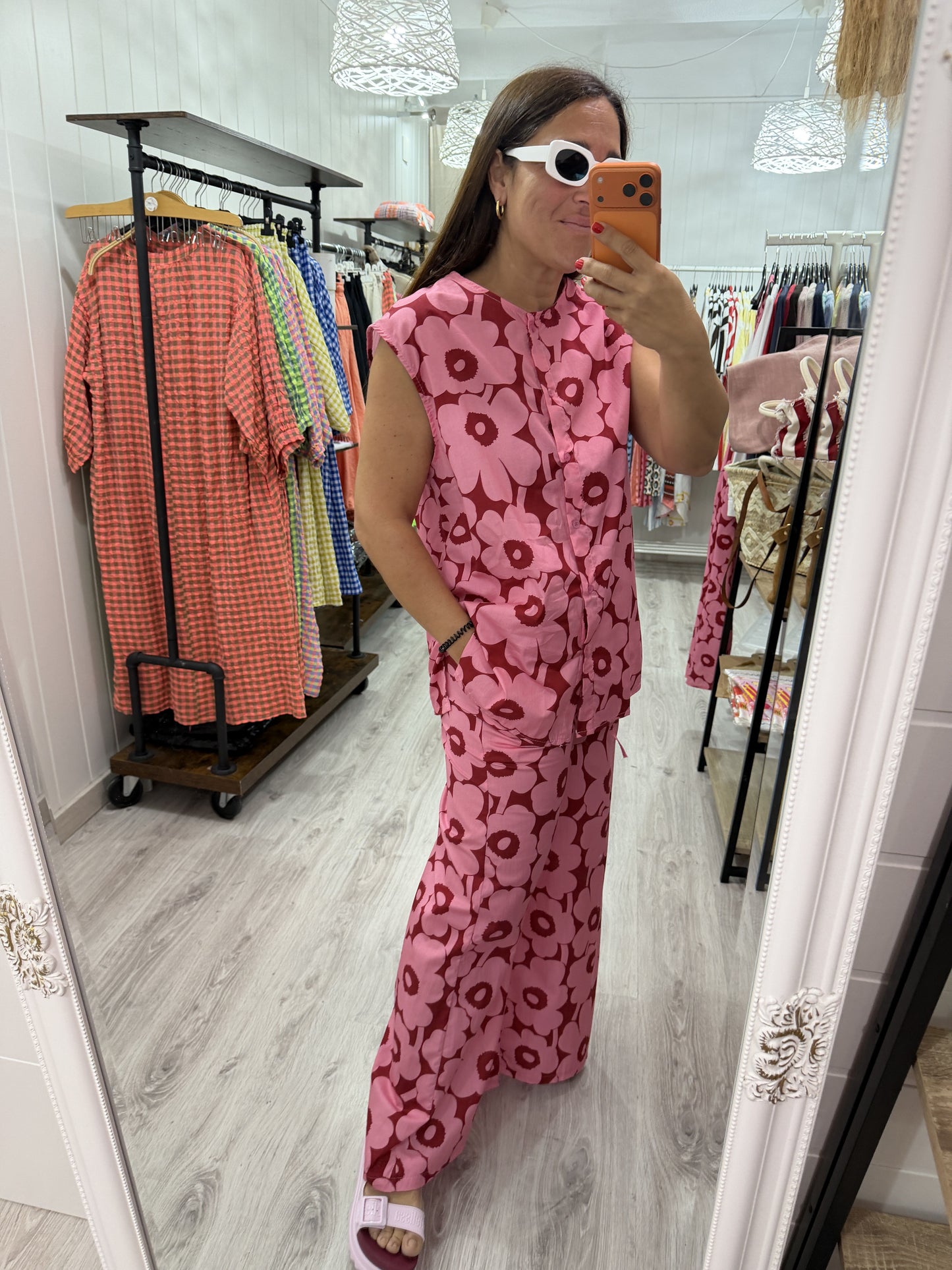 Pantalón Sakura Flores rosa y burdeos