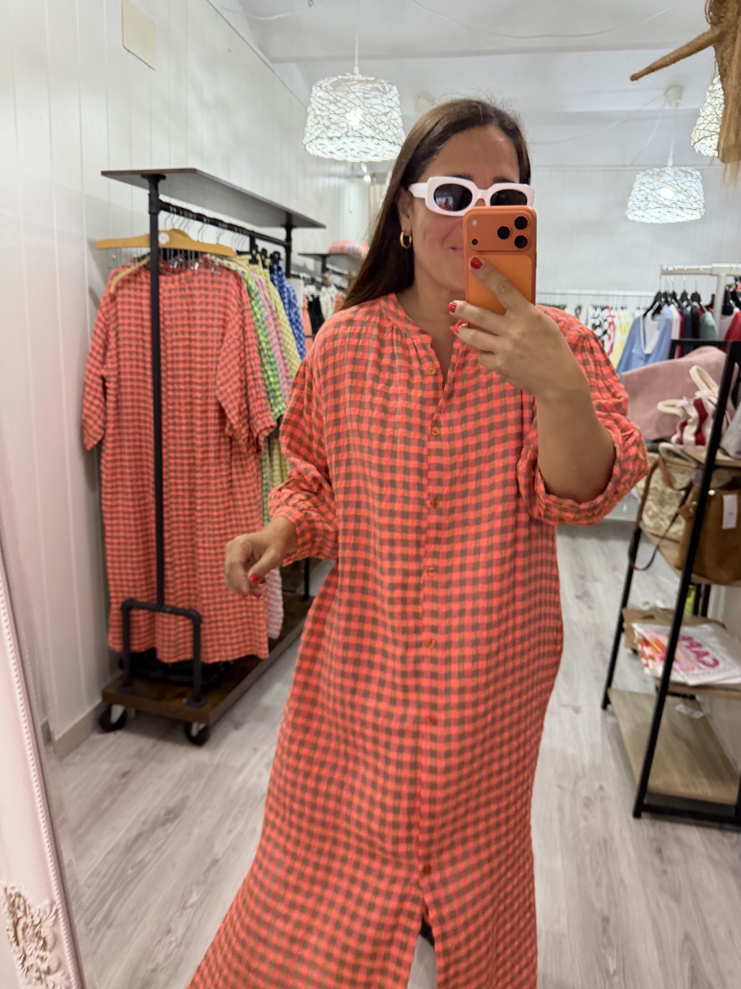 Vestido Vichy fluor coral y tapue