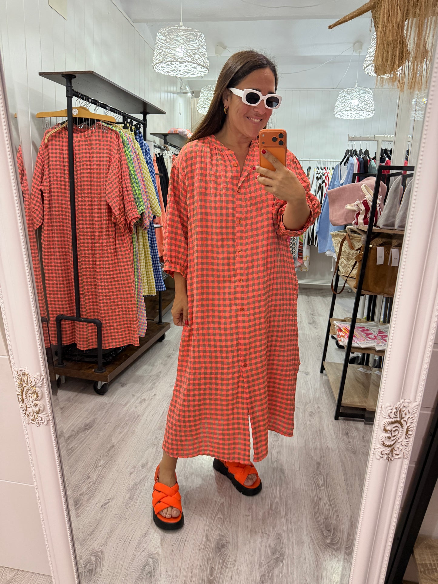 Vestido Vichy fluor coral y tapue