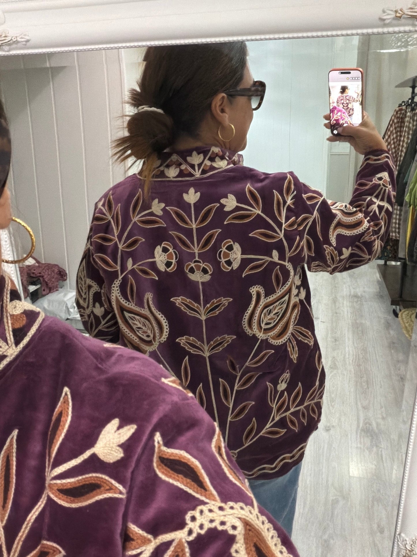 Chaqueta Suzani terciopelo berenjena, camel y beige
