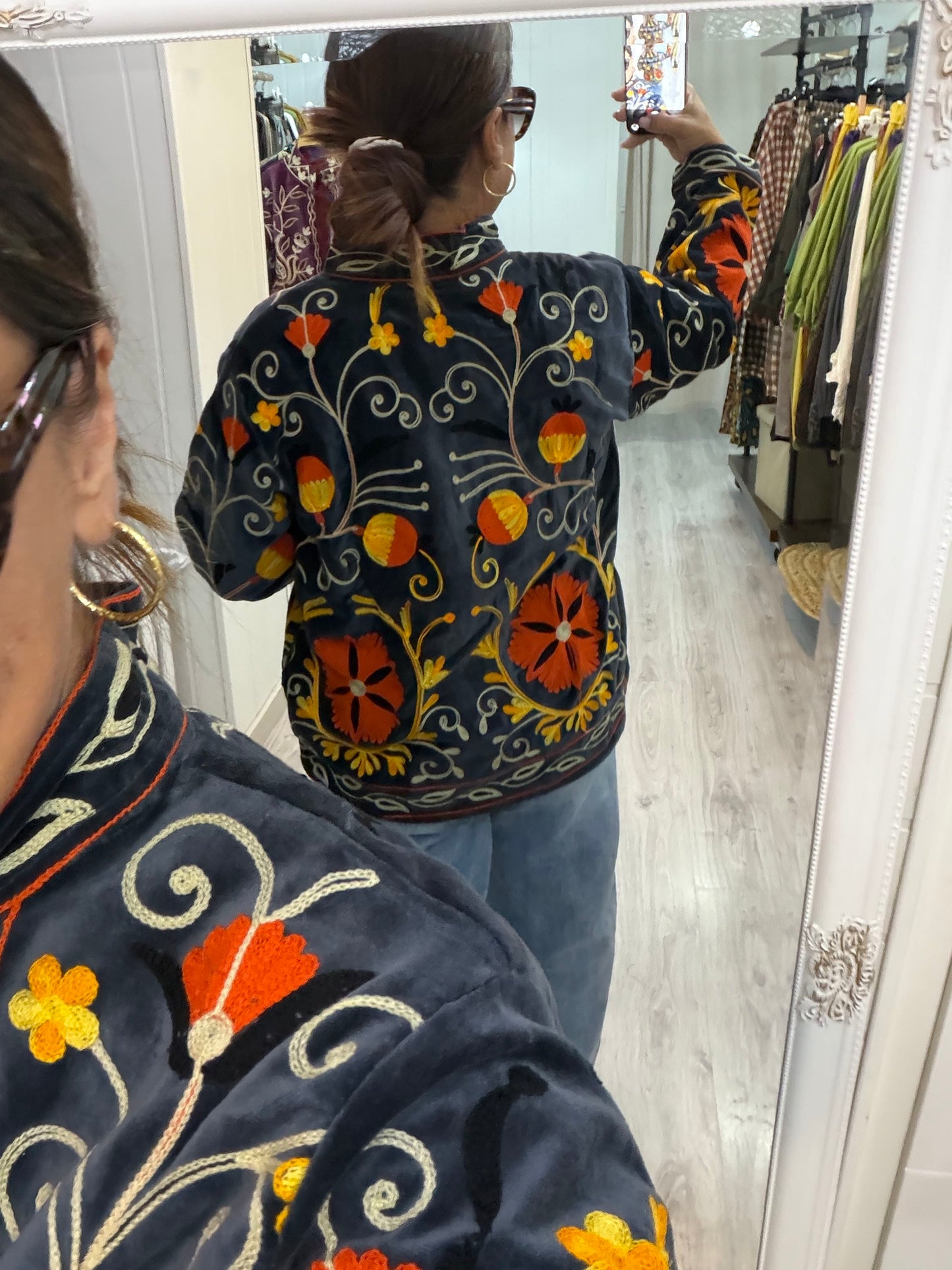 Chaqueta Suzani terciopelo marengo, teja y amarillo