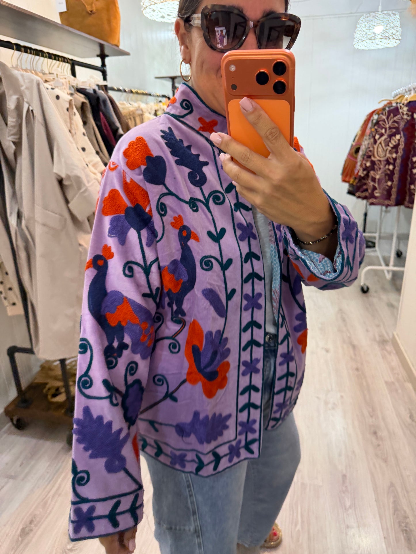 Chaqueta Suzani terciopelo lila pavo real