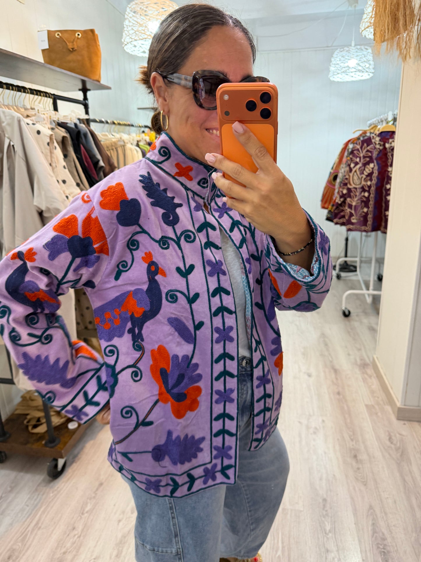 Chaqueta Suzani terciopelo lila pavo real