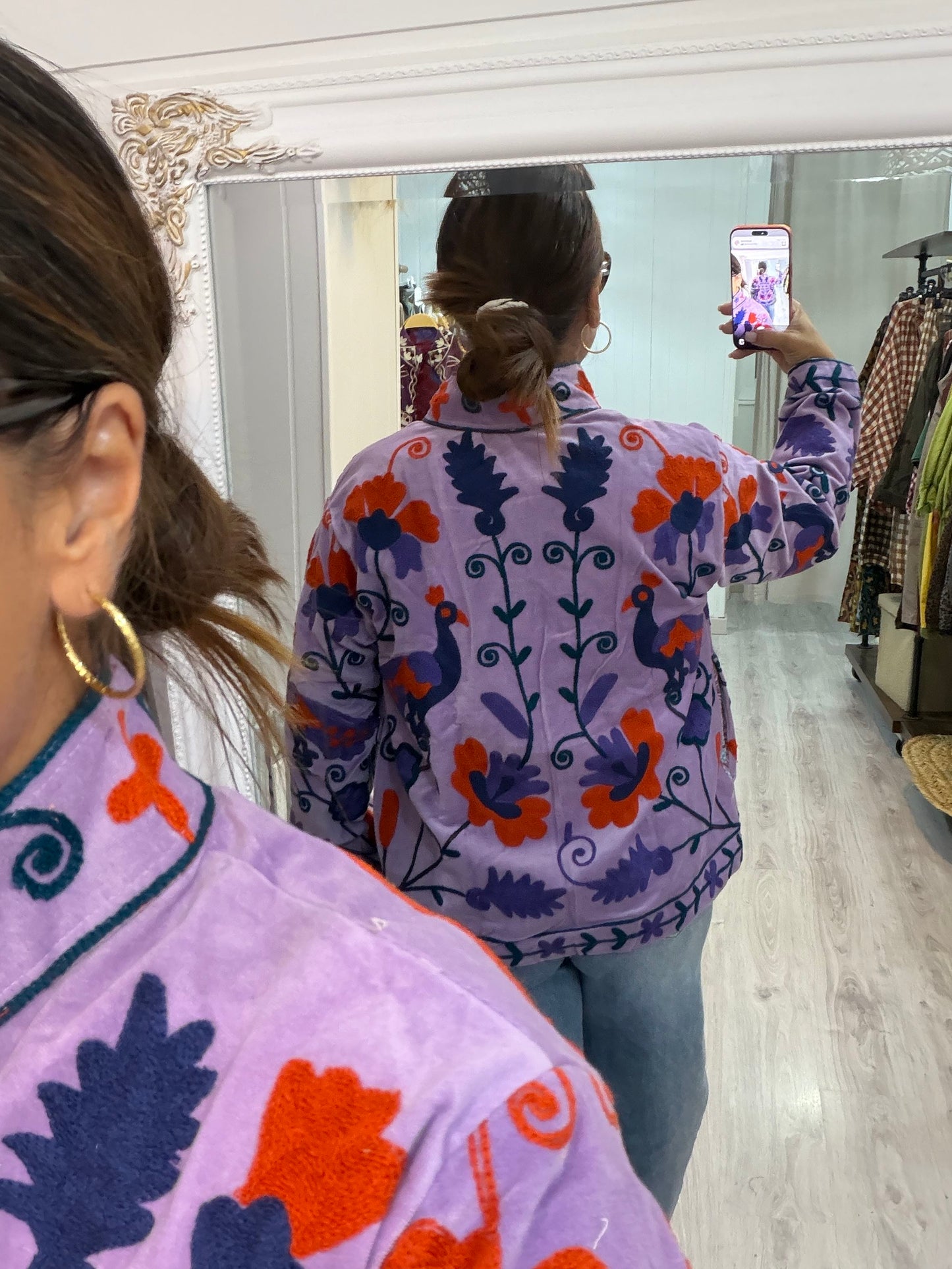 Chaqueta Suzani terciopelo lila pavo real