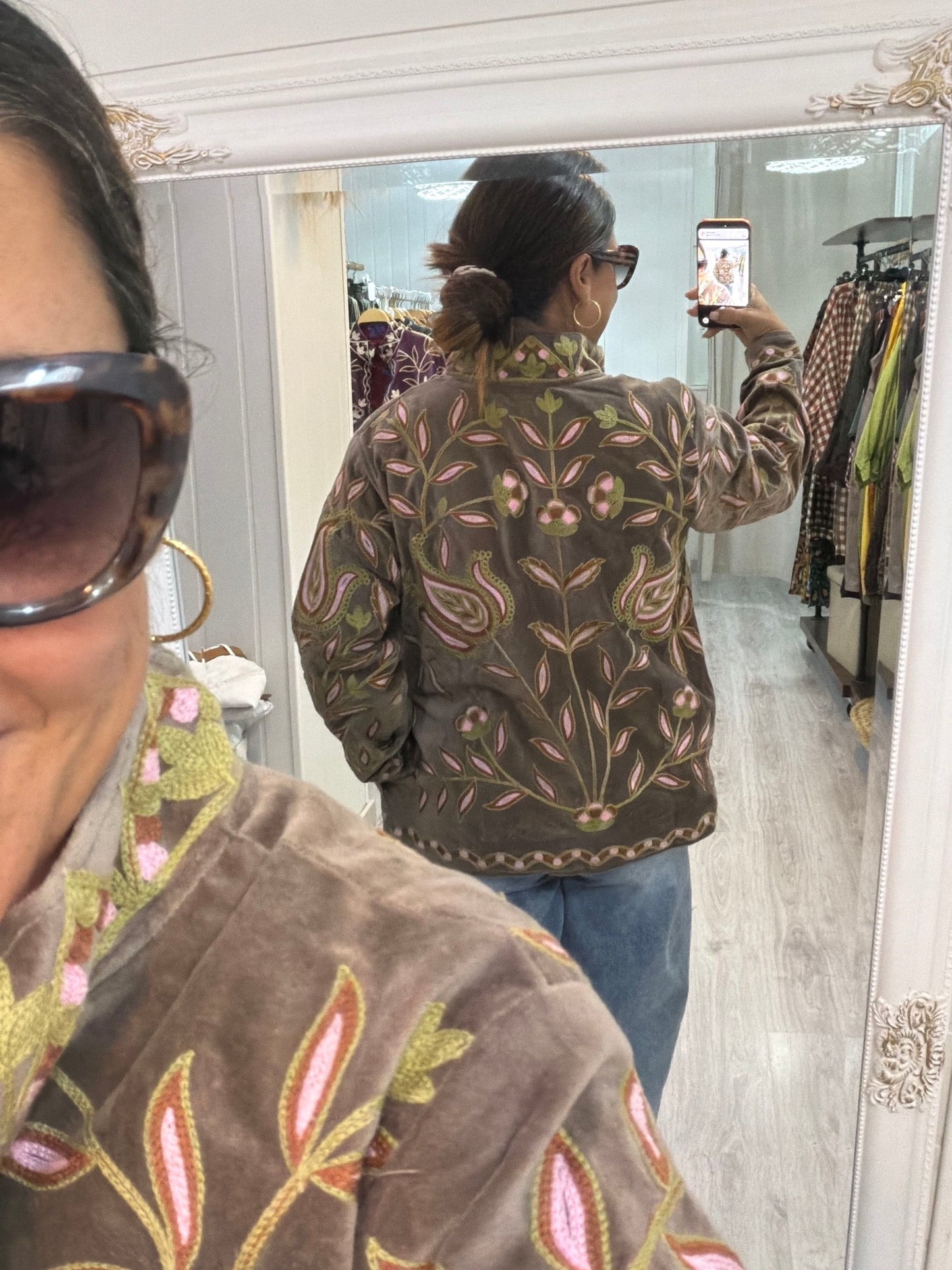 Chaqueta Suzani terciopelo taupe, rosa y pistacho