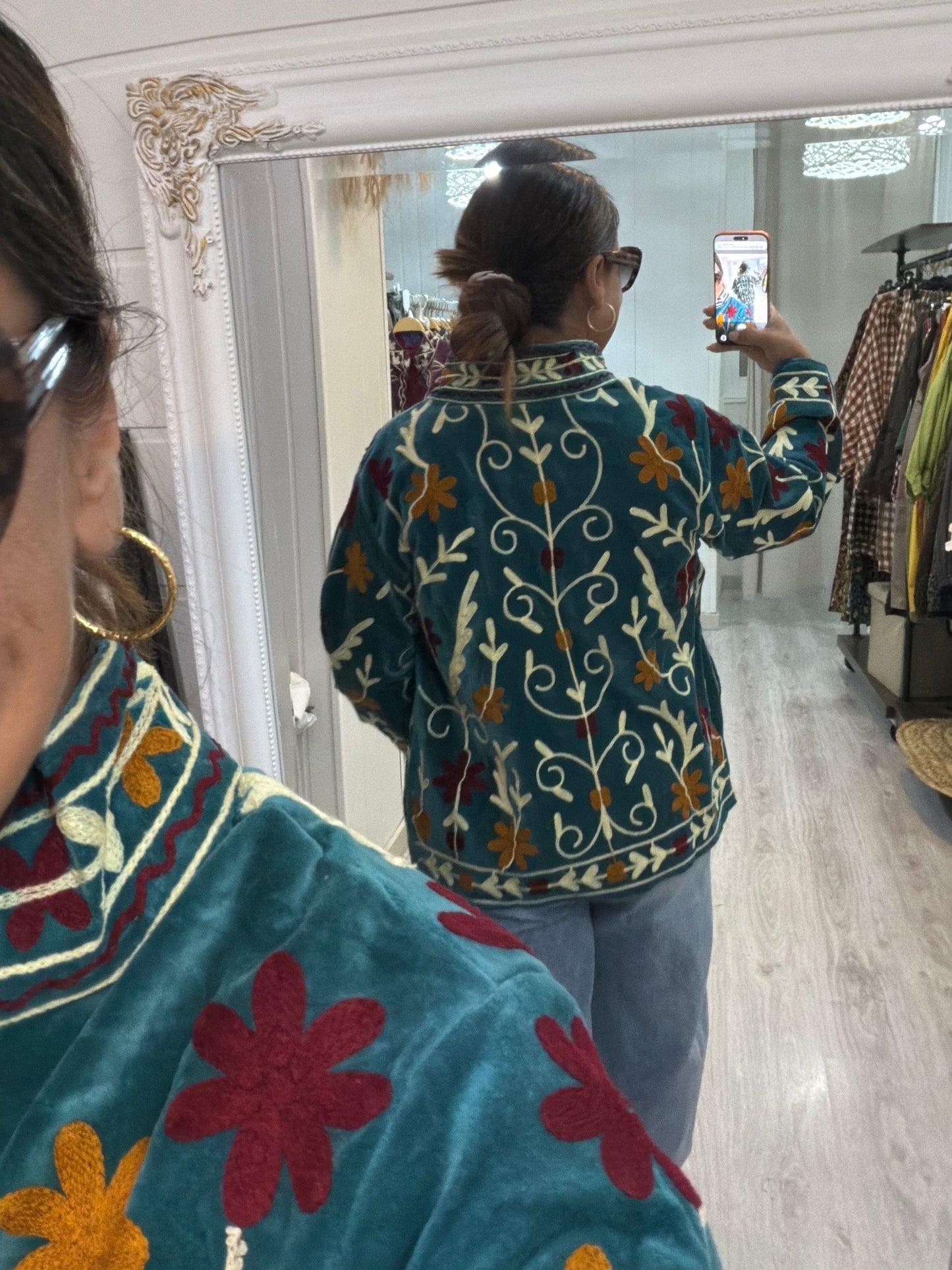 Chaqueta Suzani terciopelo petróleo, beige, burdeos