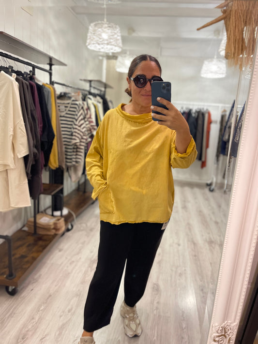 Camiseta Olivia oversize mostaza