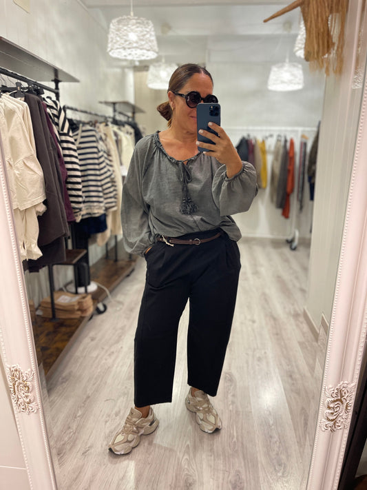Blusa Pompón oversize gris